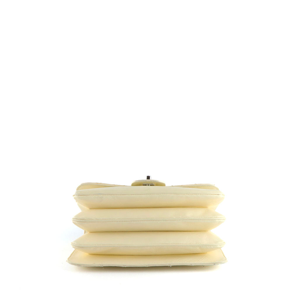 CHANEL - Sac à épaule Timeless à soufflets en cuir blanc/écru