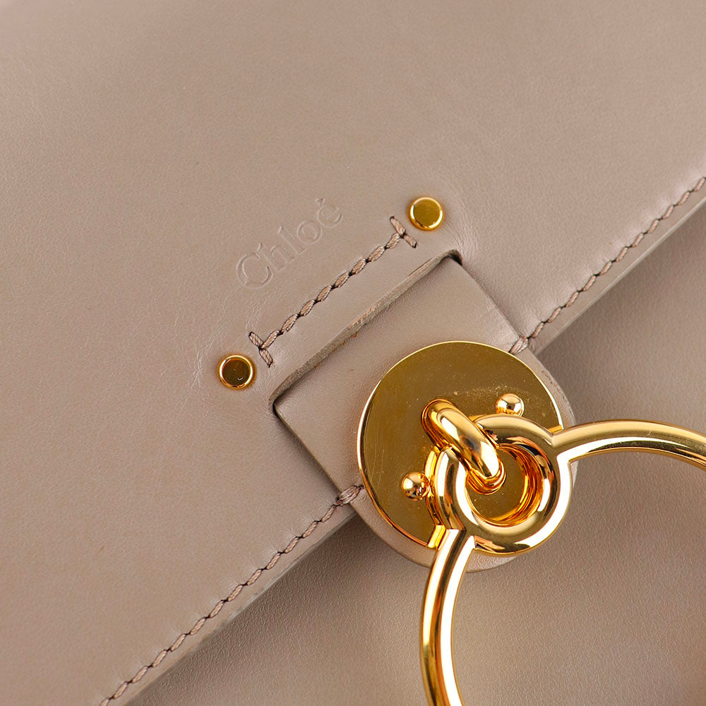 CHLOÉ - Sac à bandoulière Tess cuir lisse gris