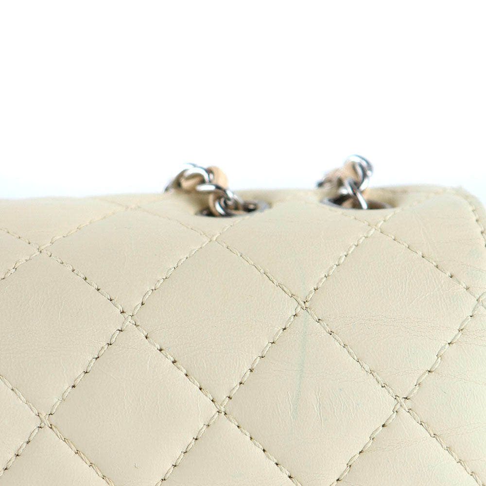 CHANEL - Sac à épaule Timeless à soufflets en cuir blanc/écru