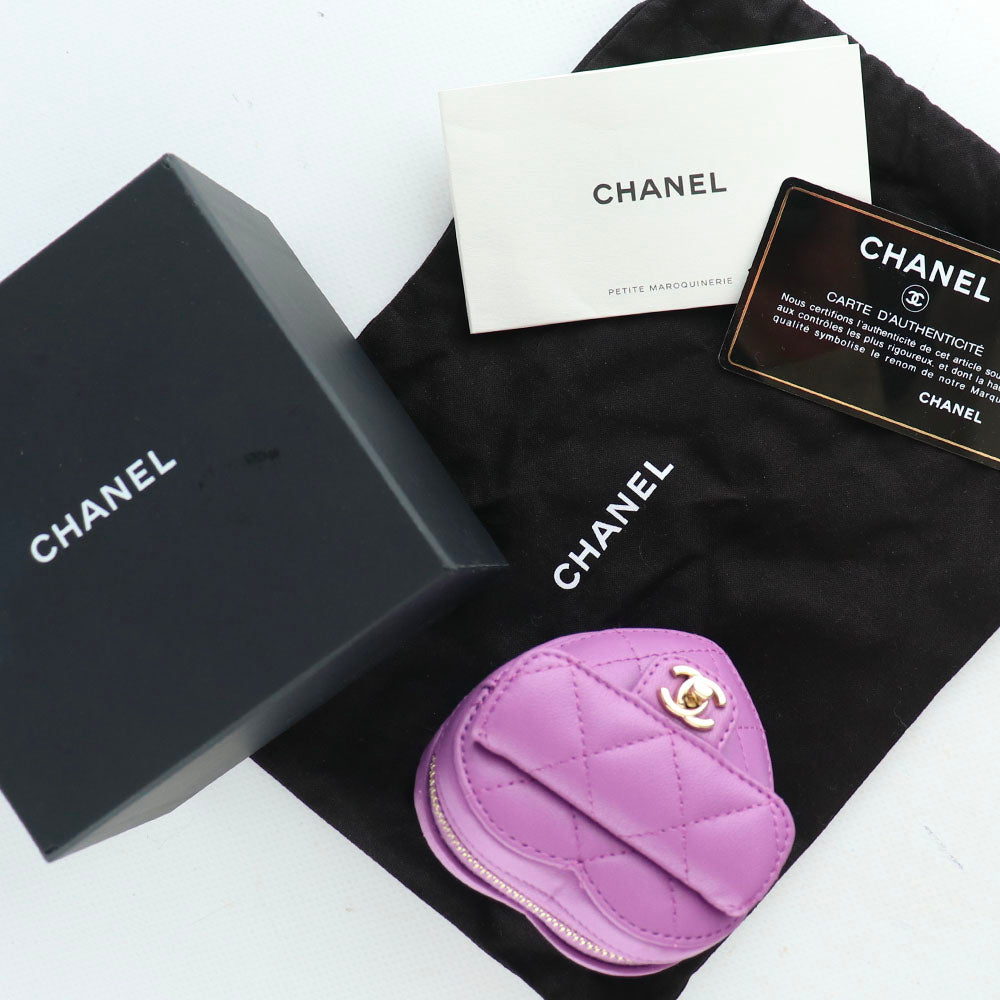 CHANEL - Porte monnaie Cœur en cuir matelassé avec élastique