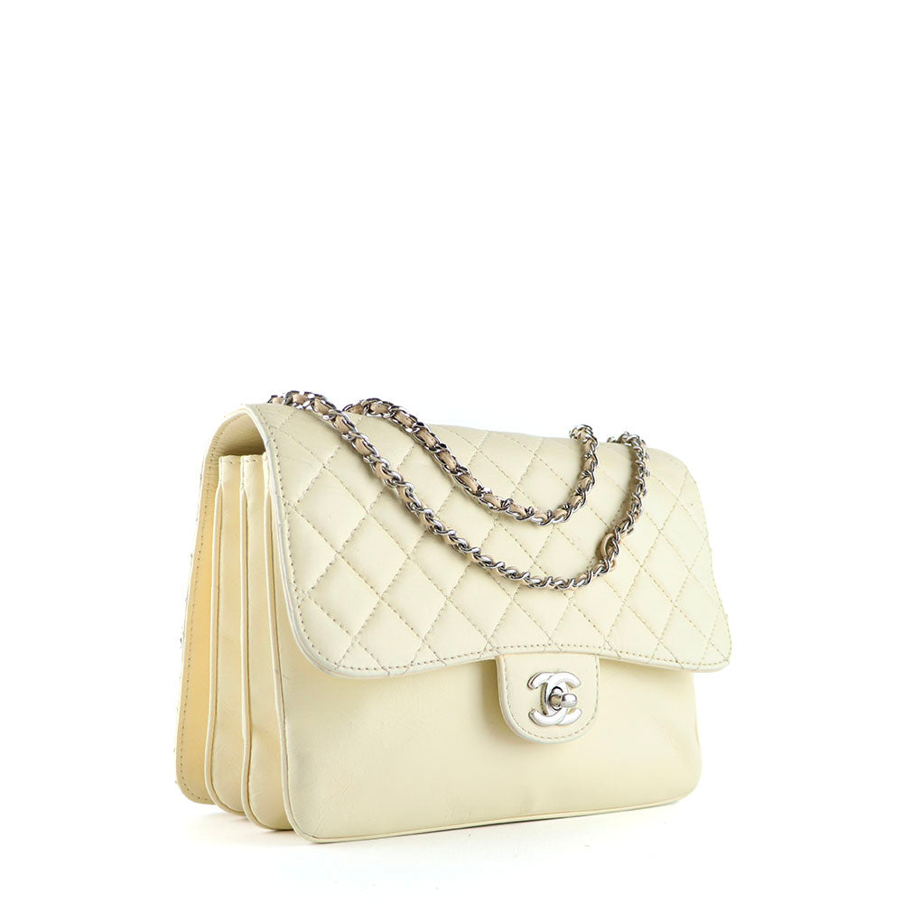 CHANEL - Sac à épaule Timeless à soufflets en cuir blanc/écru