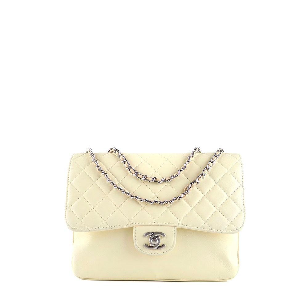 CHANEL - Sac à épaule Timeless à soufflets en cuir blanc/écru