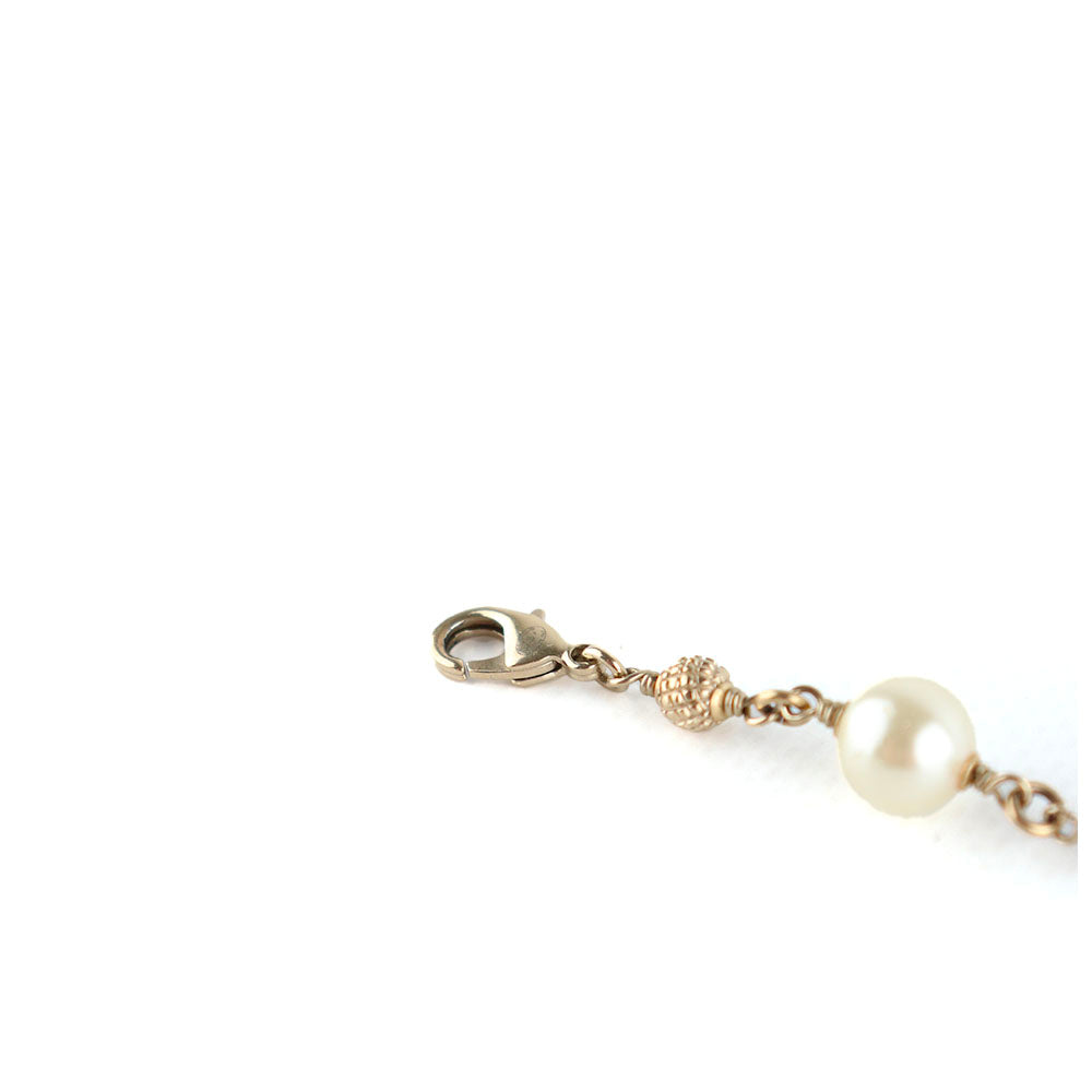 CHANEL - Bracelet CC avec perles