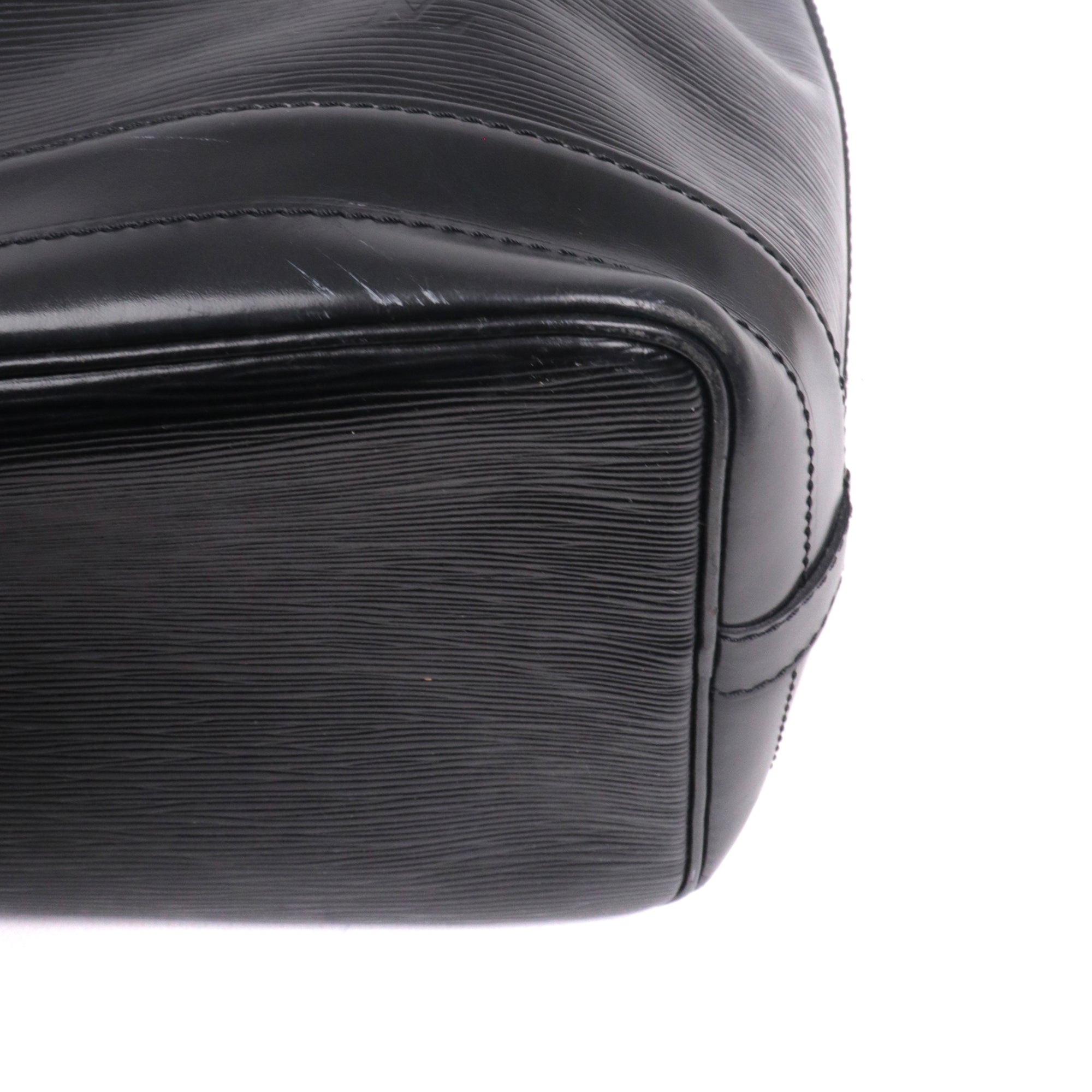 LOUIS VUITTON - Sac à épaule Noé Louis Vuitton en cuir épi noir