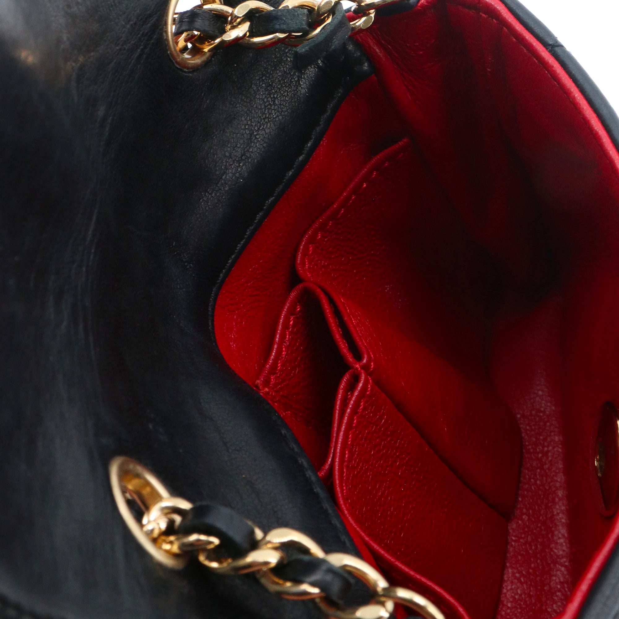 CHANEL - Sac à bandoulière Classique/Timeless micro Chanel en cuir lisse noir vintage