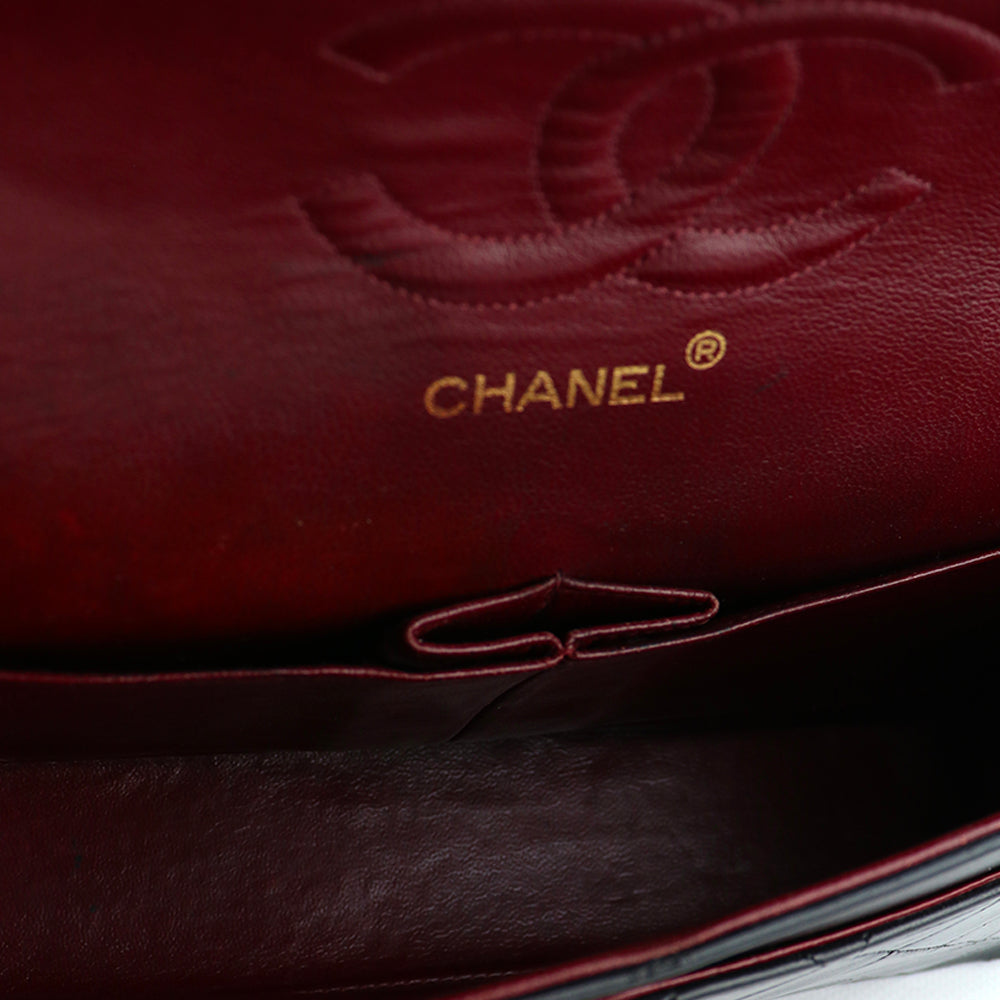 CHANEL - Sac à main Timeless 25 double flap en cuir matelassé noir vintage