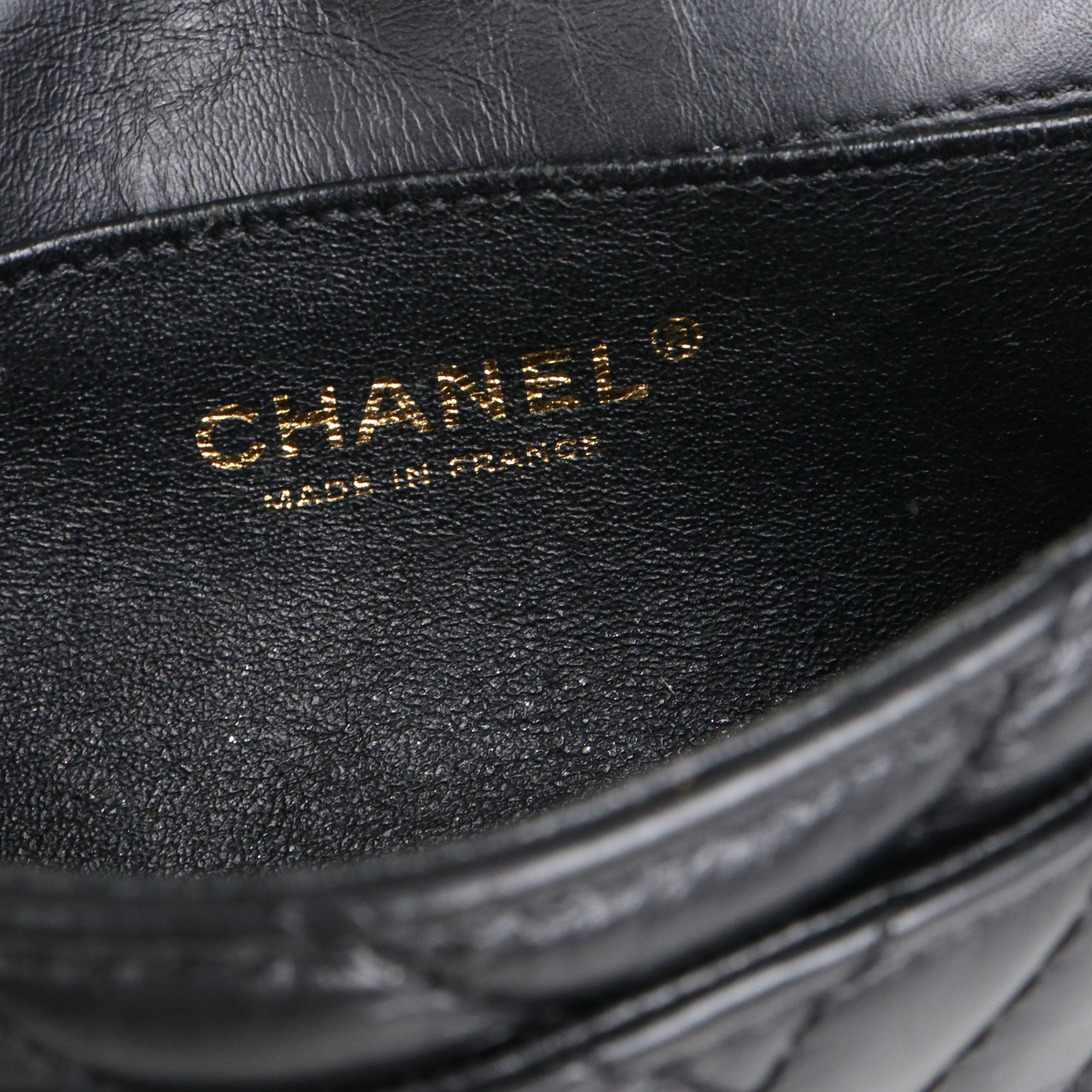CHANEL - Sac ceinture 2.55 Chanel en cuir noir