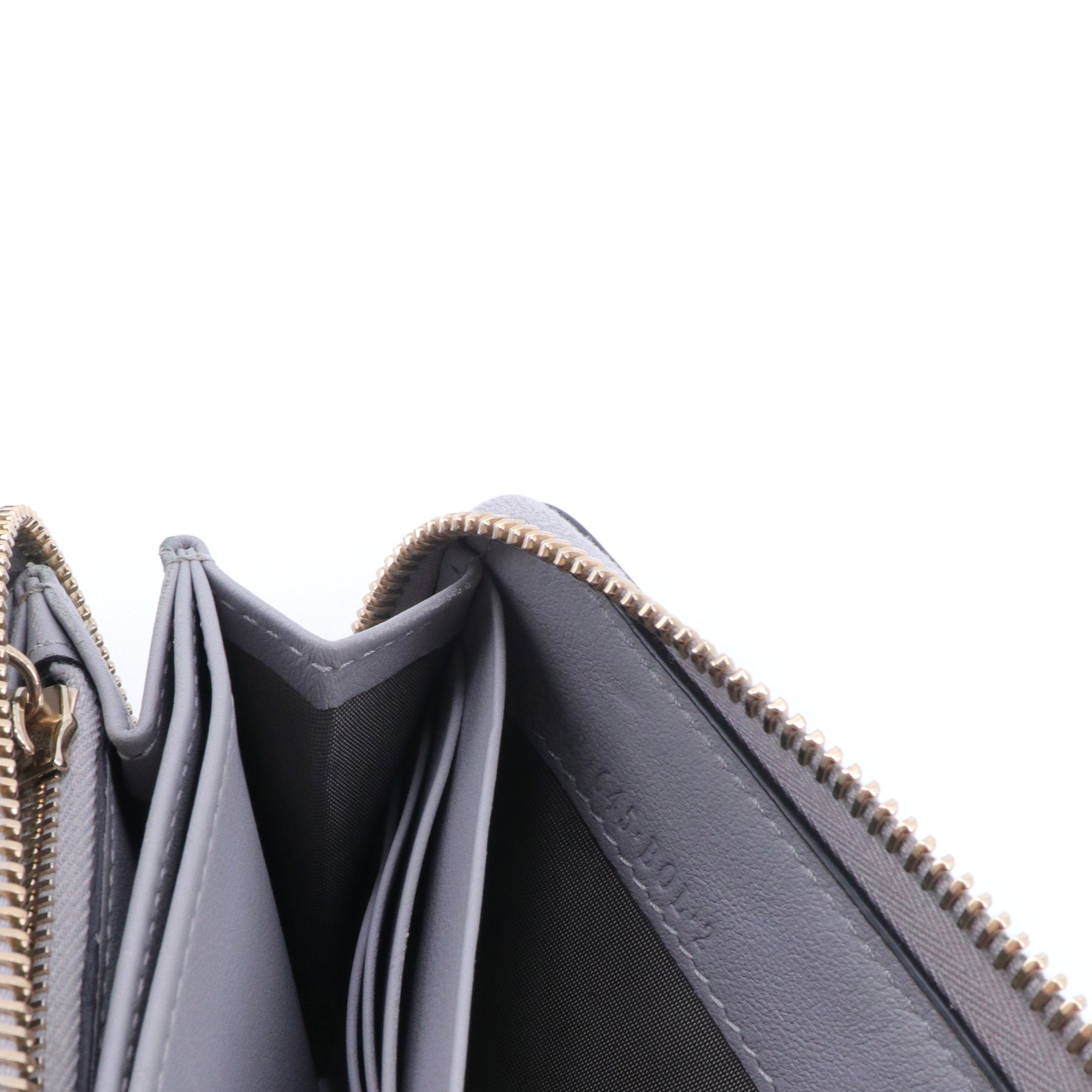 VALENTINO - Portefeuille Rockstud Valentino en cuir gris orné de clous