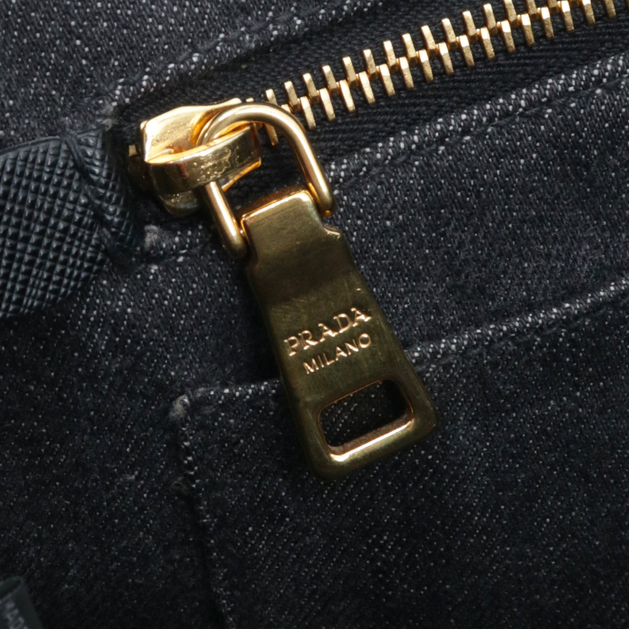 PRADA - Red grained leather shoulder bag