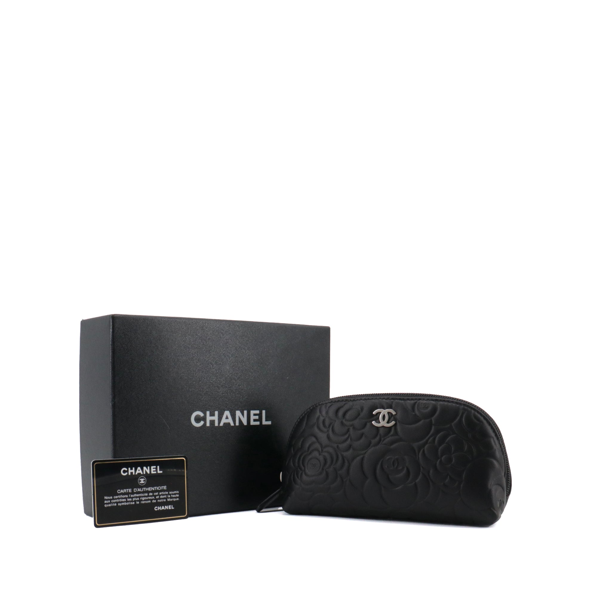 CHANEL - Pochette Camélia Chanel en cuir noir