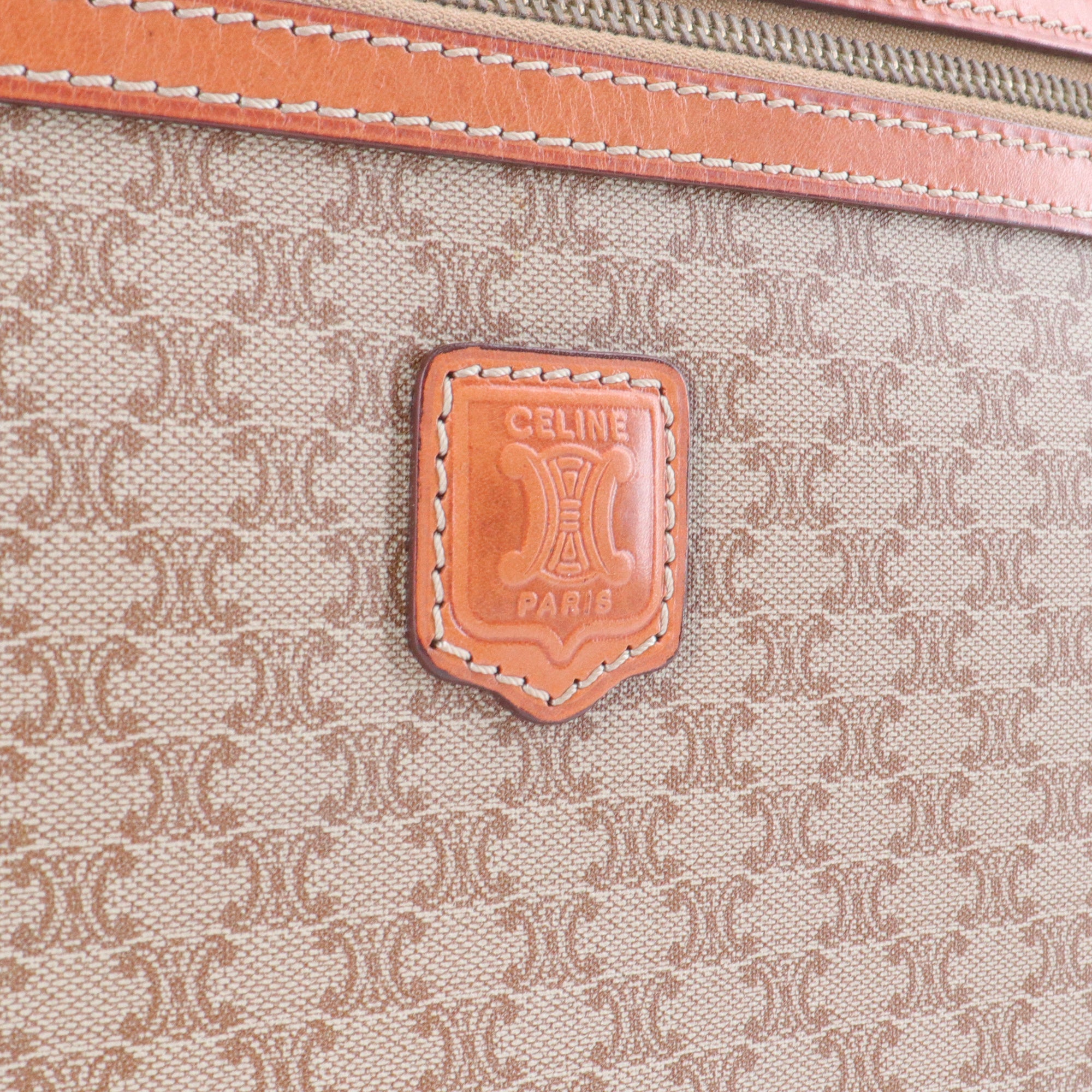 CELINE - Pochette Triomphe zippée Celine en toile monogrammée vintage