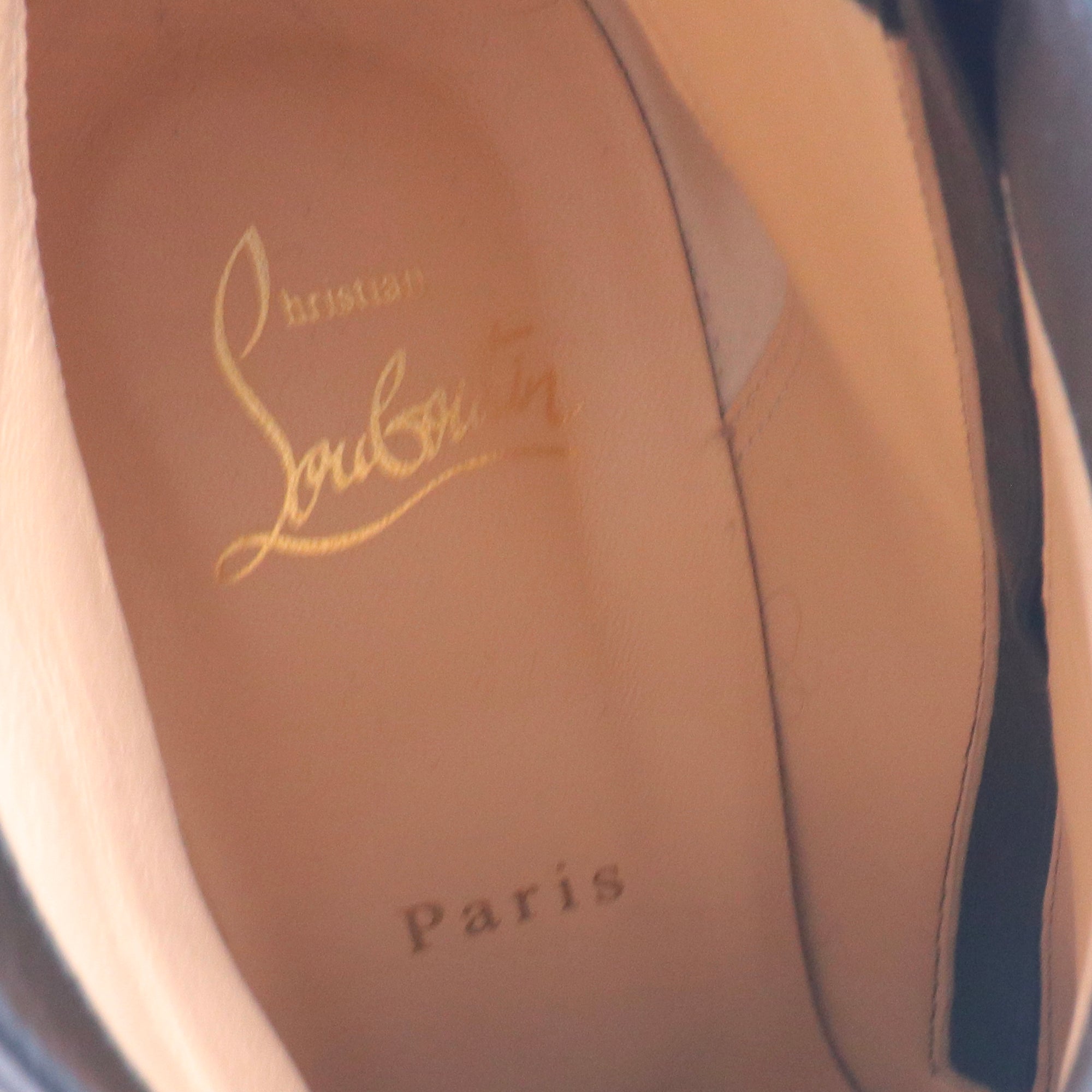LOUBOUTIN - Louboutin So Kate pumps in black smooth leather and silver studs (T38)