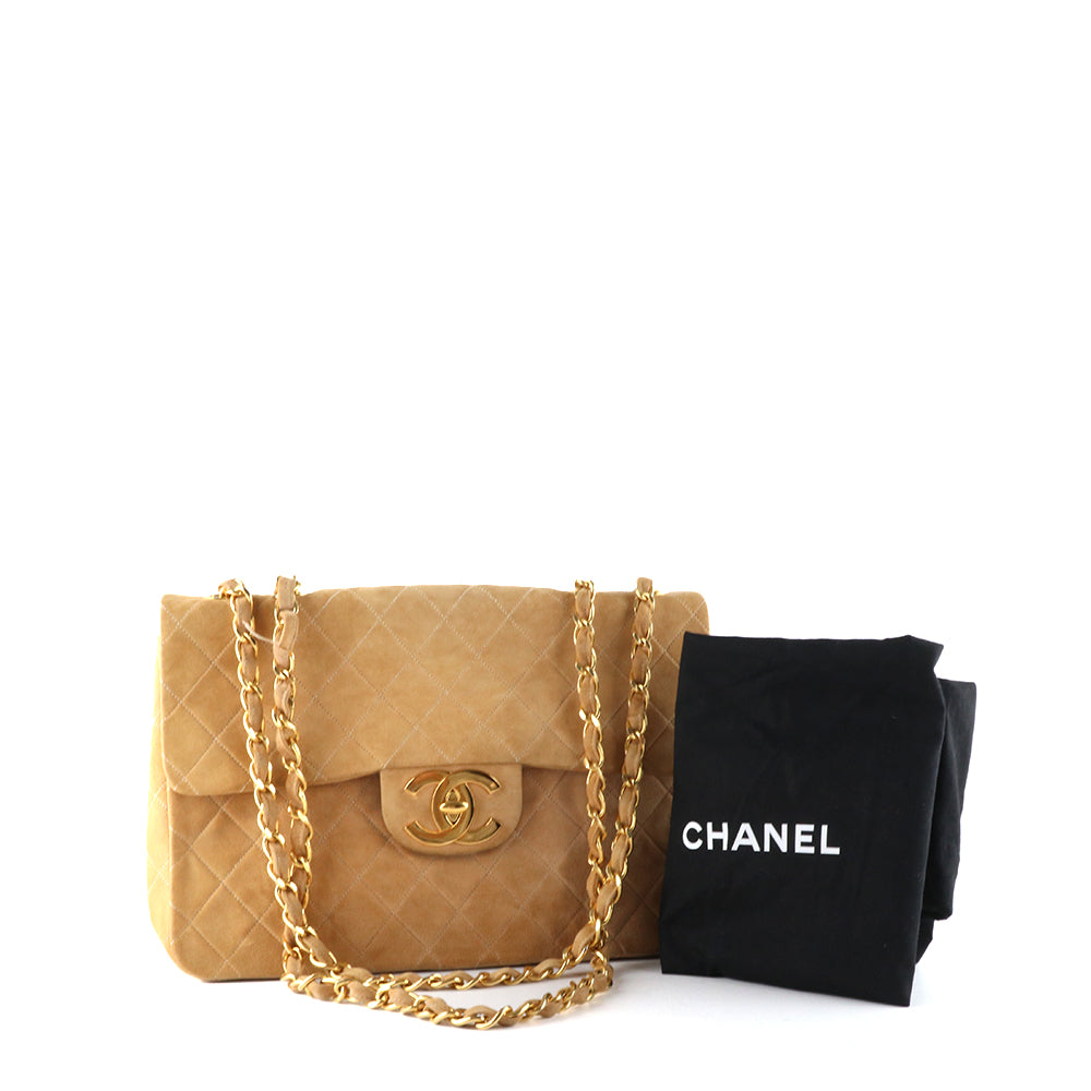 CHANEL - Sac à main Timeless Maxi Jumbo vintage en daim beige