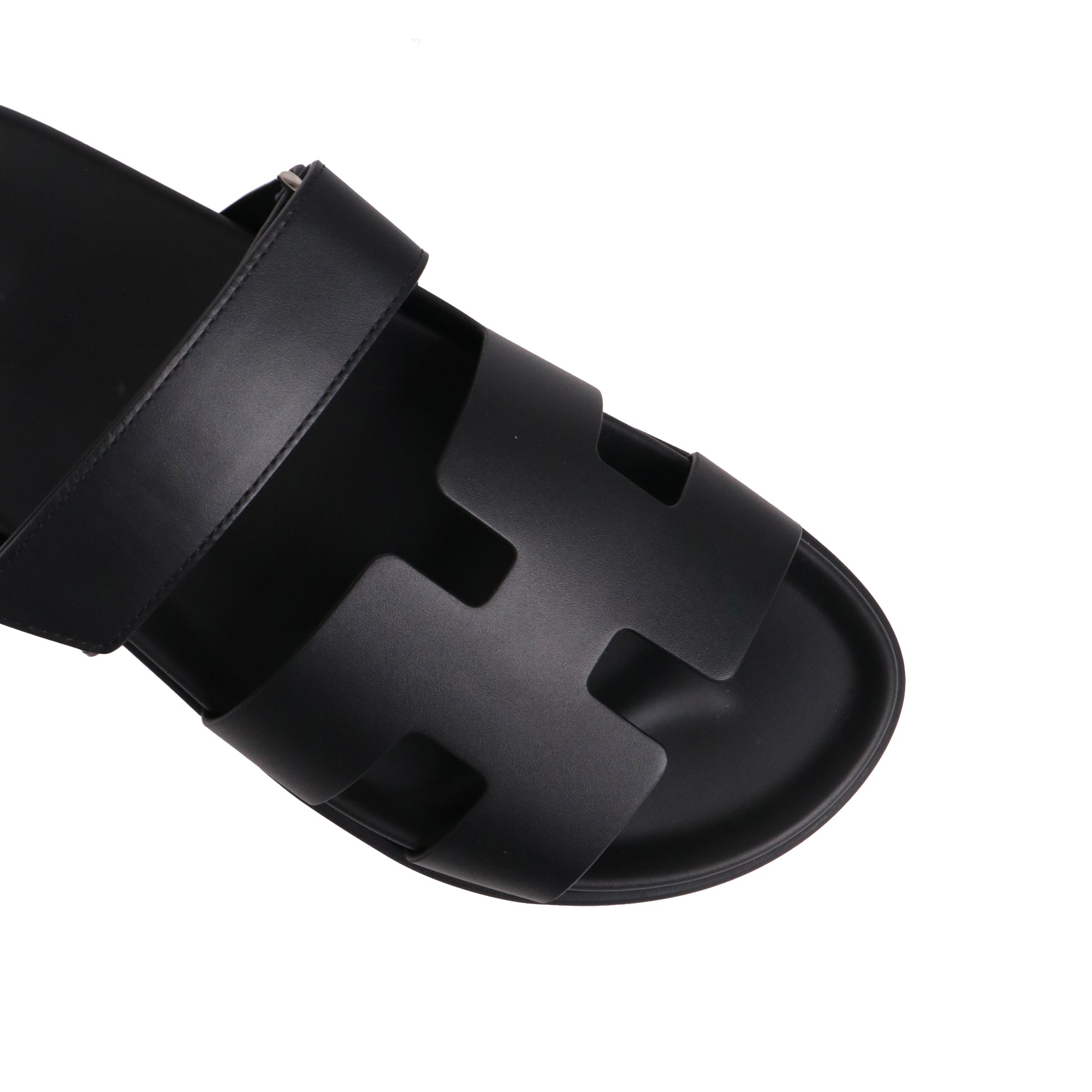 HERMÈS - Sandales Chypre Hermès en cuir lisse noir (T41,5)