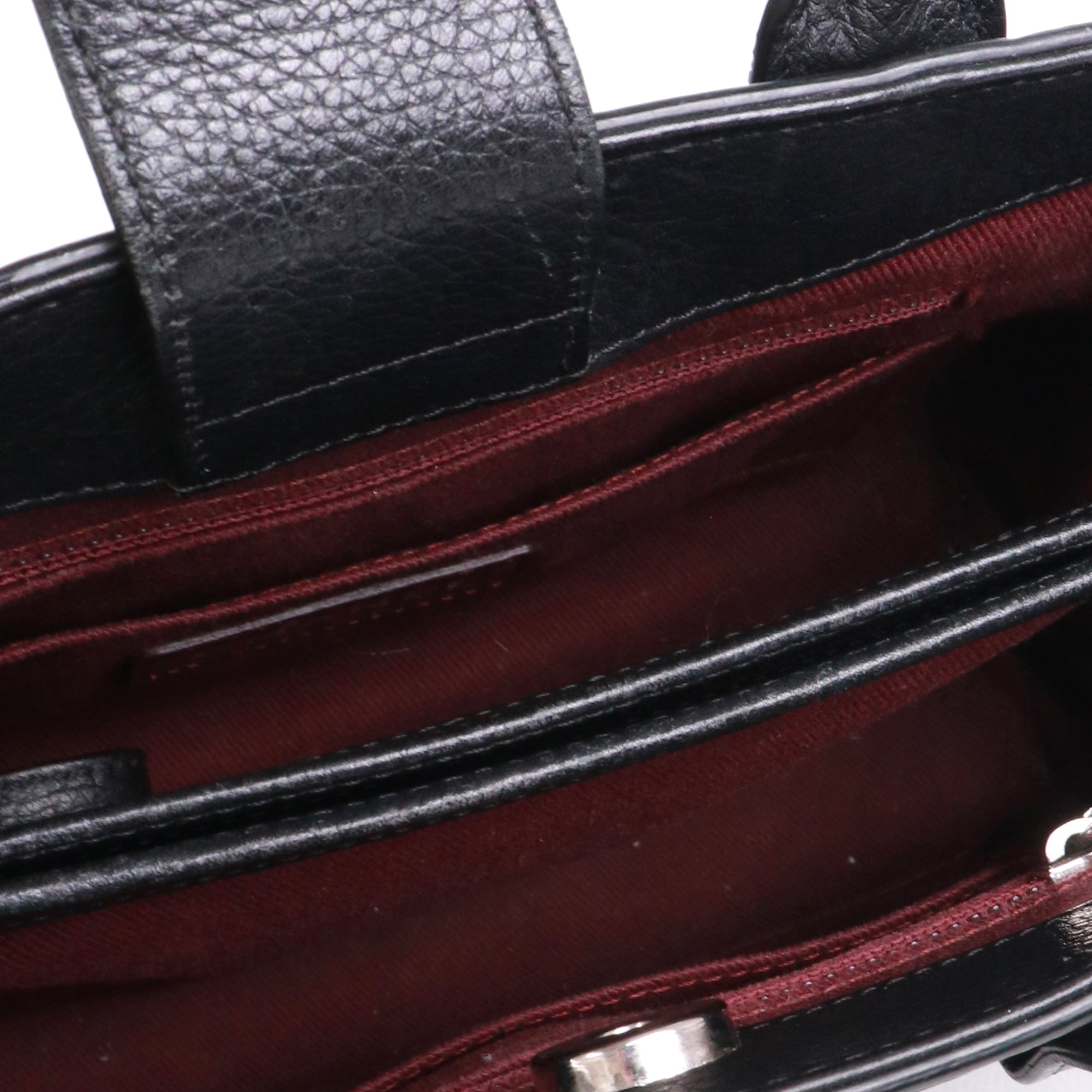 CHANEL - Sac à bandoulière Néo Executive Chanel en cuir grainé noir