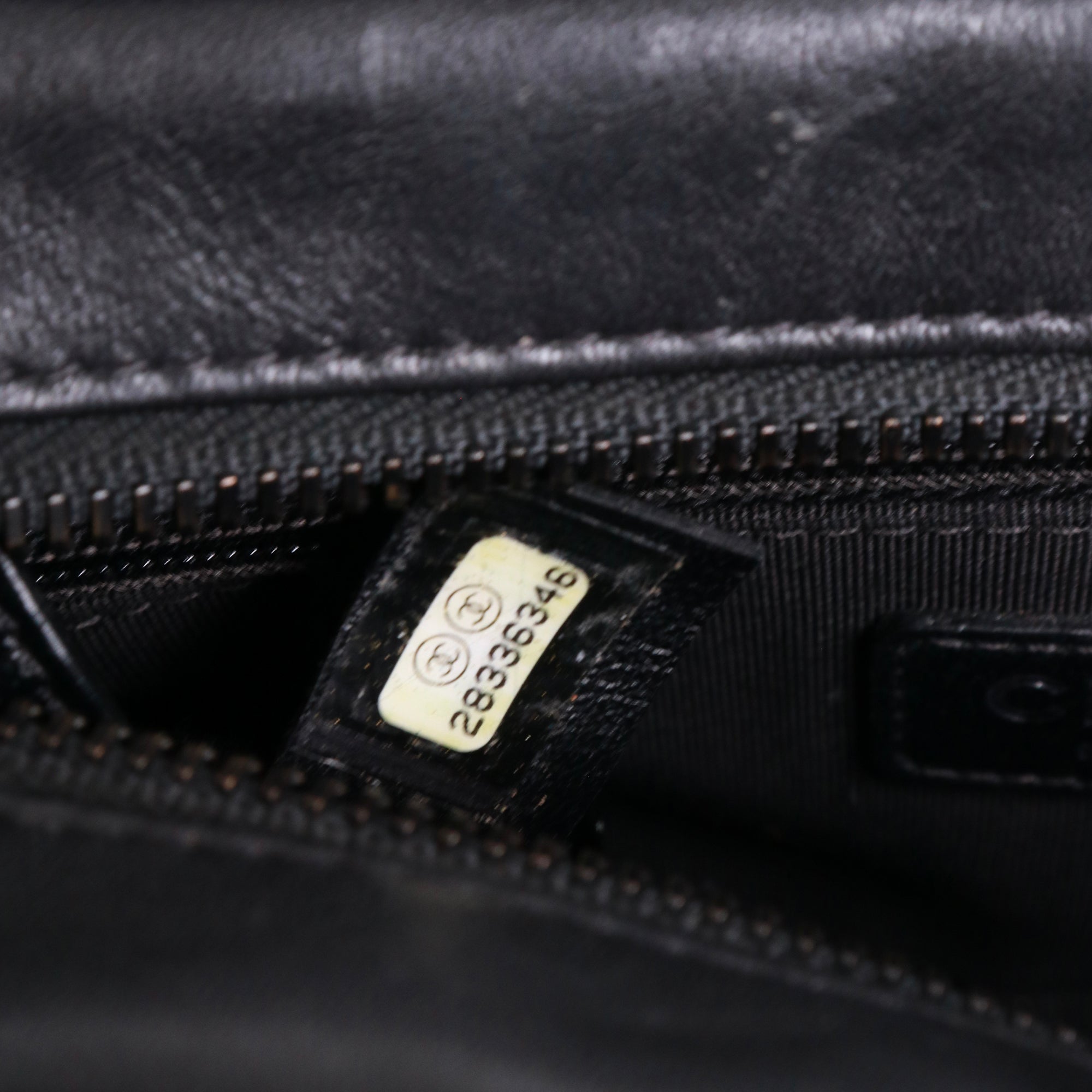 CHANEL - Sac à bandoulière Gabrielle So Black Chanel petit modèle en cuir lisse noir