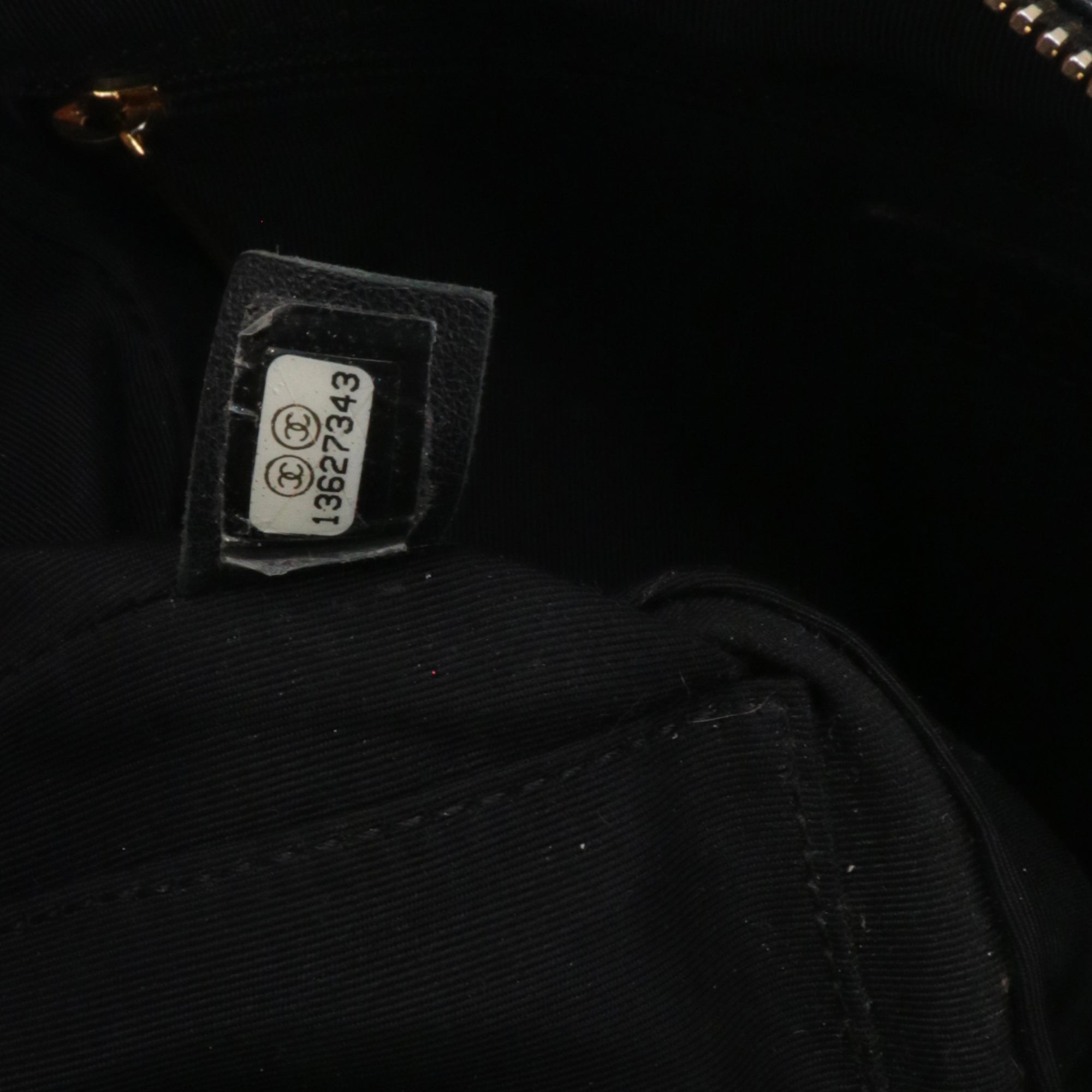 CHANEL - Sac cabas Shopping PM Chanel en cuir caviar noir