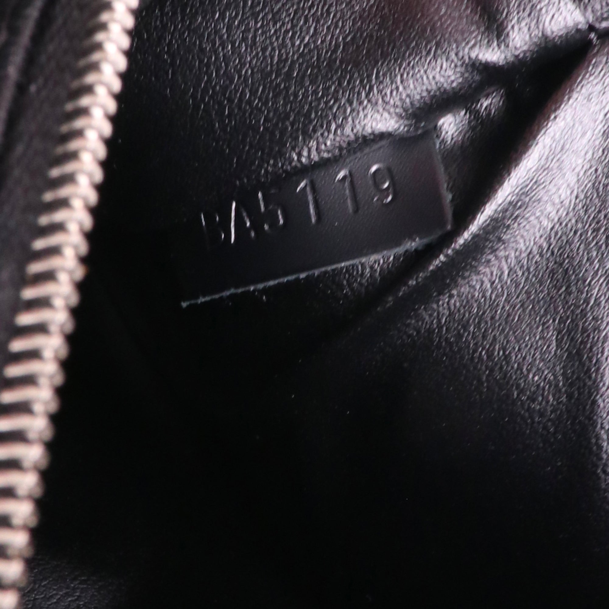 LOUIS VUITTON - Trousse de toilette Louis Vuitton en toile damier graphite