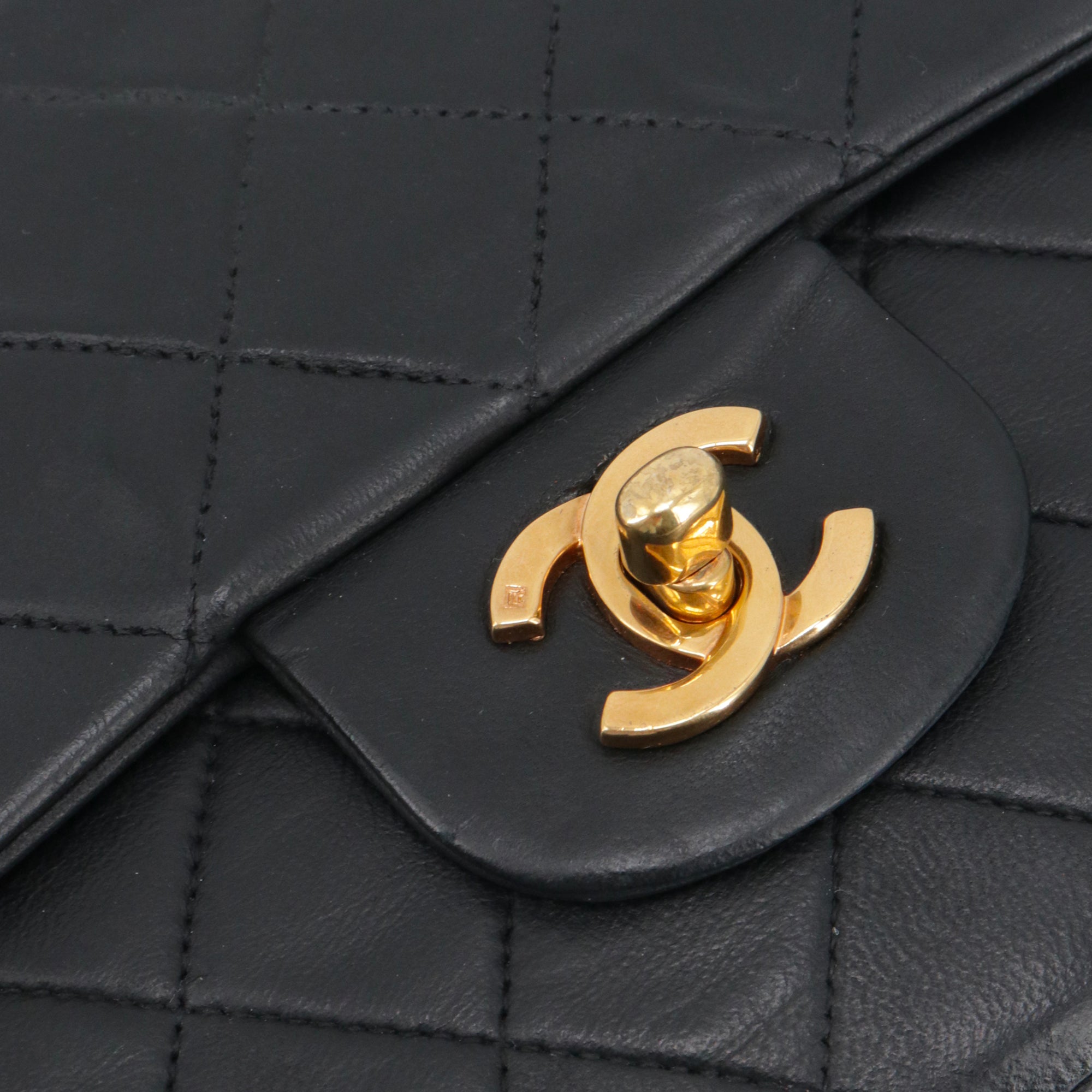 CHANEL - Sac à main Classique/Timeless Chanel 11.12 double flap Chanel en cuir lisse noir vintage