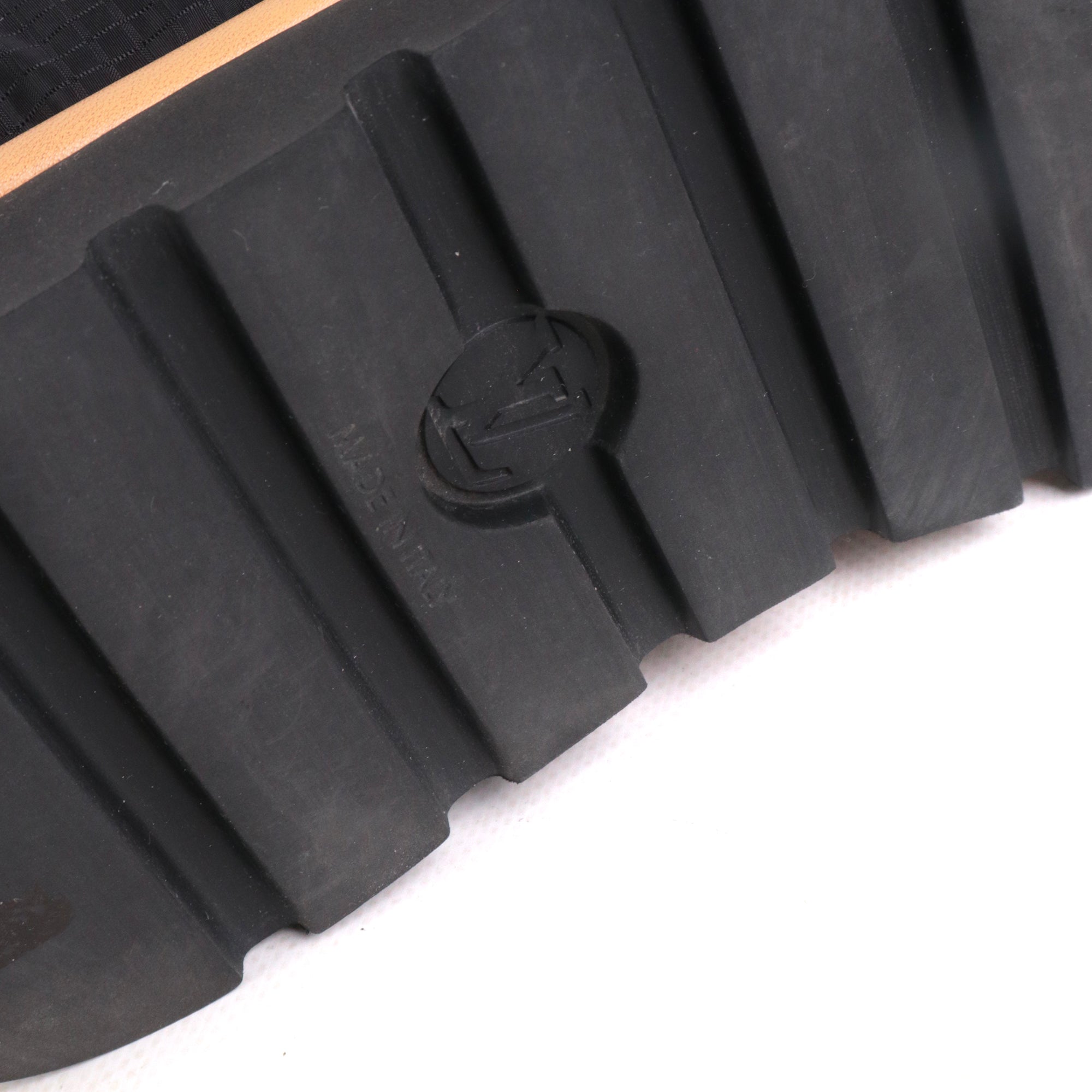 LOUIS VUITTON - Bottines Pillow Louis Vuitton en nylon noir (T38)