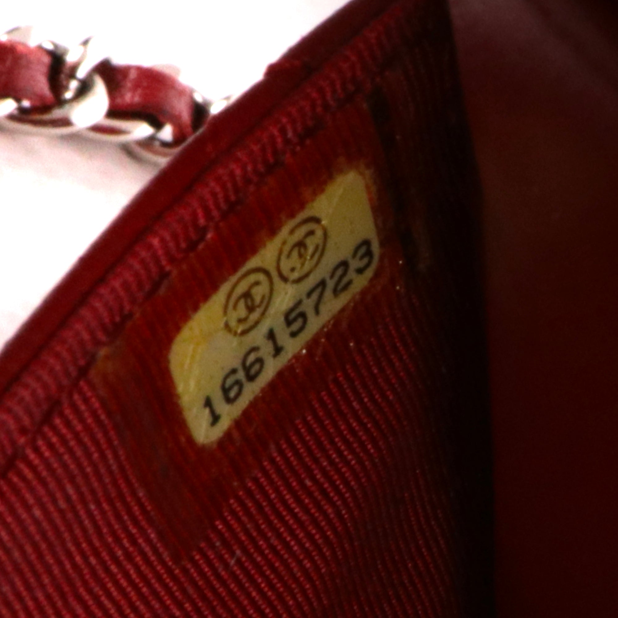 CHANEL - Sac Wallet On Chain Timeless/Classique Chanel en cuir lisse rouge bordeaux
