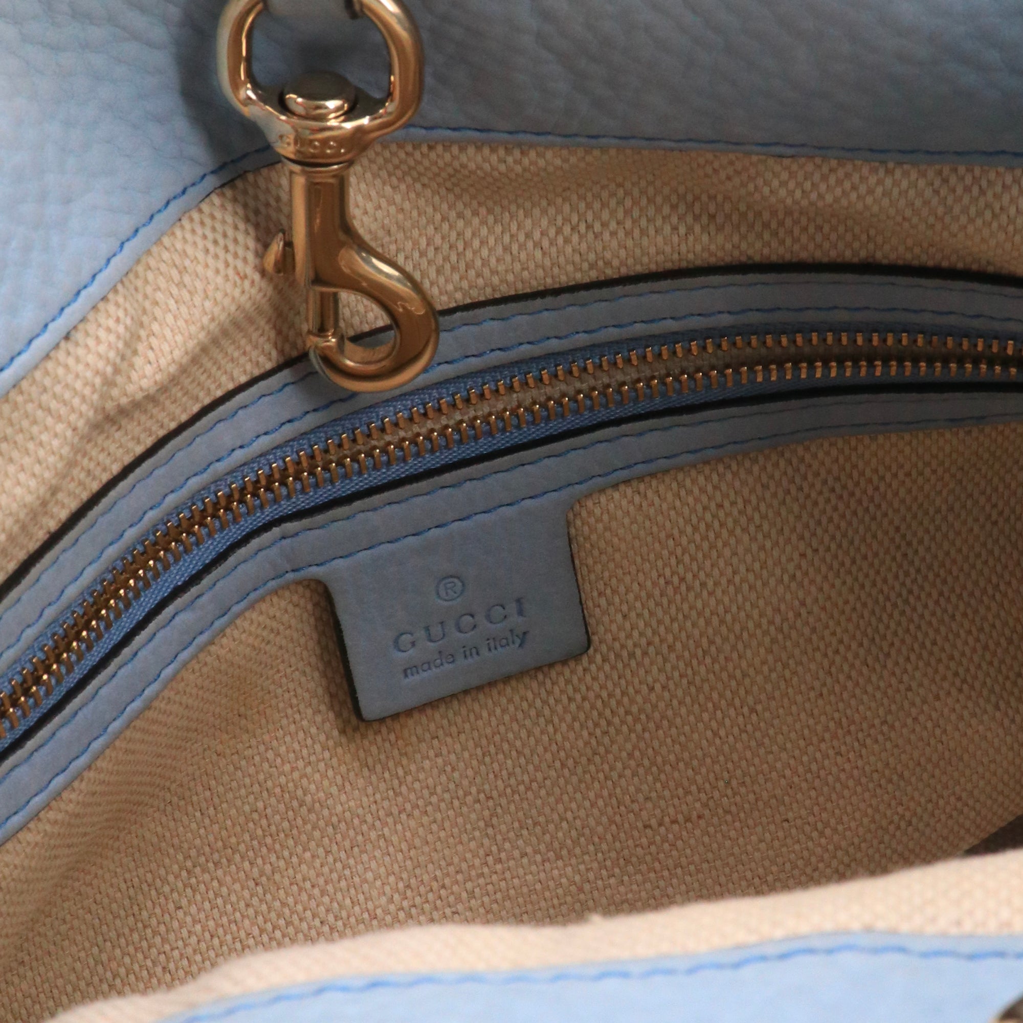 GUCCI - Sac cabas Soho Gucci en cuir grainé bleu clair