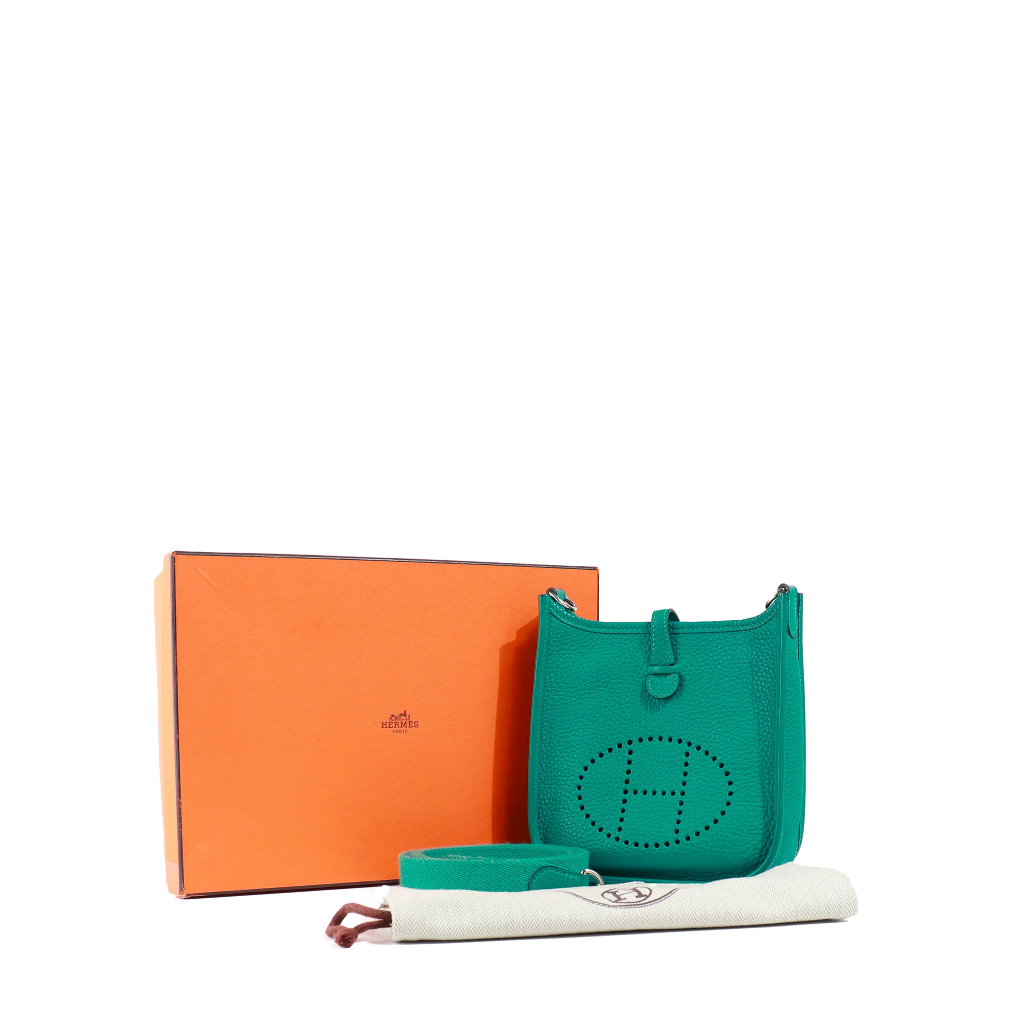 HERMÈS - Sac à bandoulière Evelyne 16 en cuir taurillon vert verone