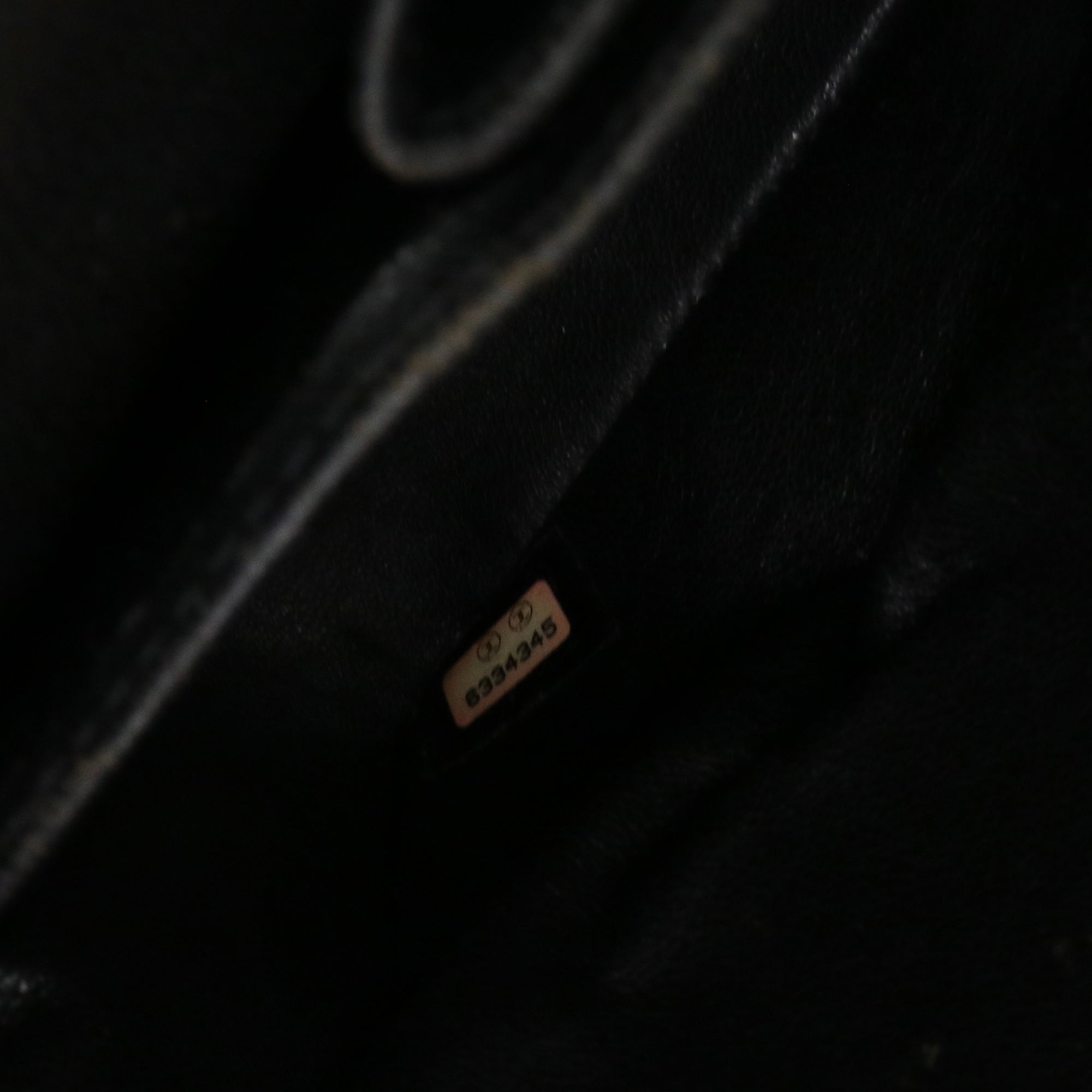 CHANEL - Sac à main Classique/Timeless 23 Chanel en cuir verni noir