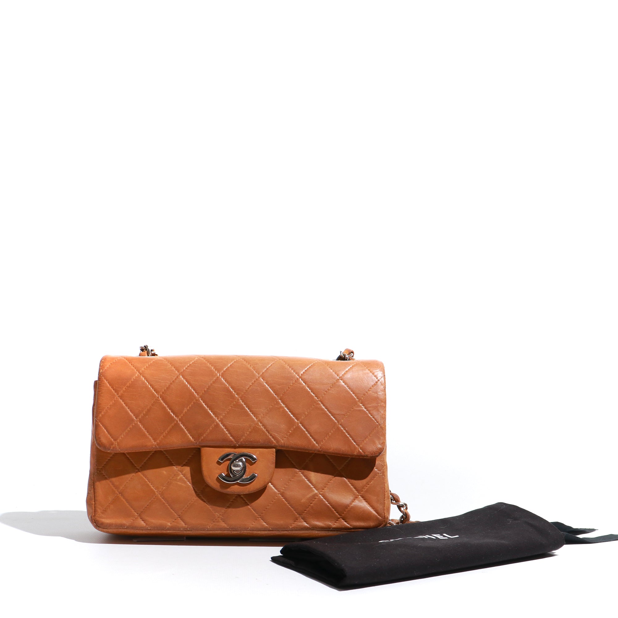 CHANEL - Sac à main Timeless 23 double flap en cuir matelassé marron