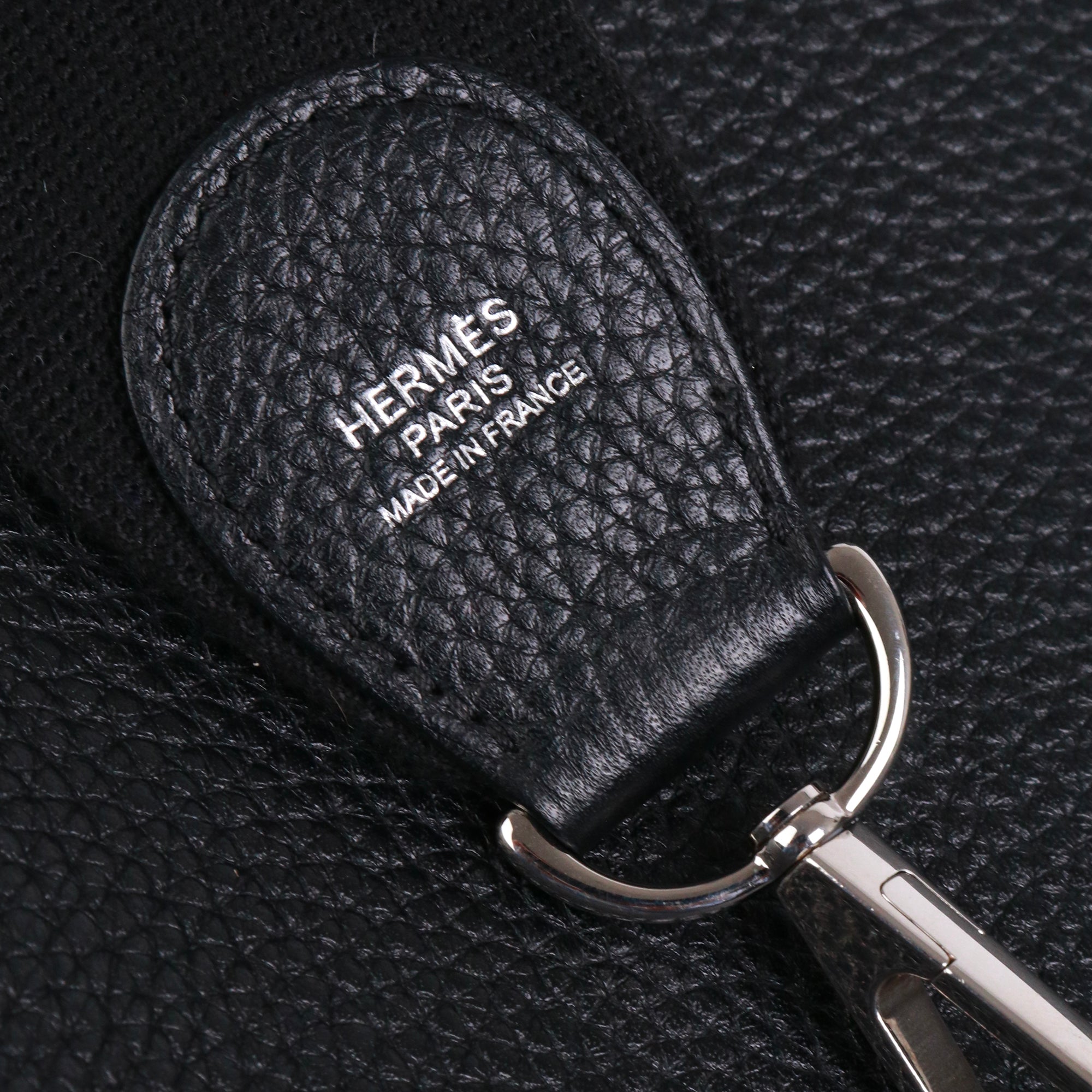 HERMÈS - Sac à bandoulière Evelyne 29 Hermès en cuir Clémence noir