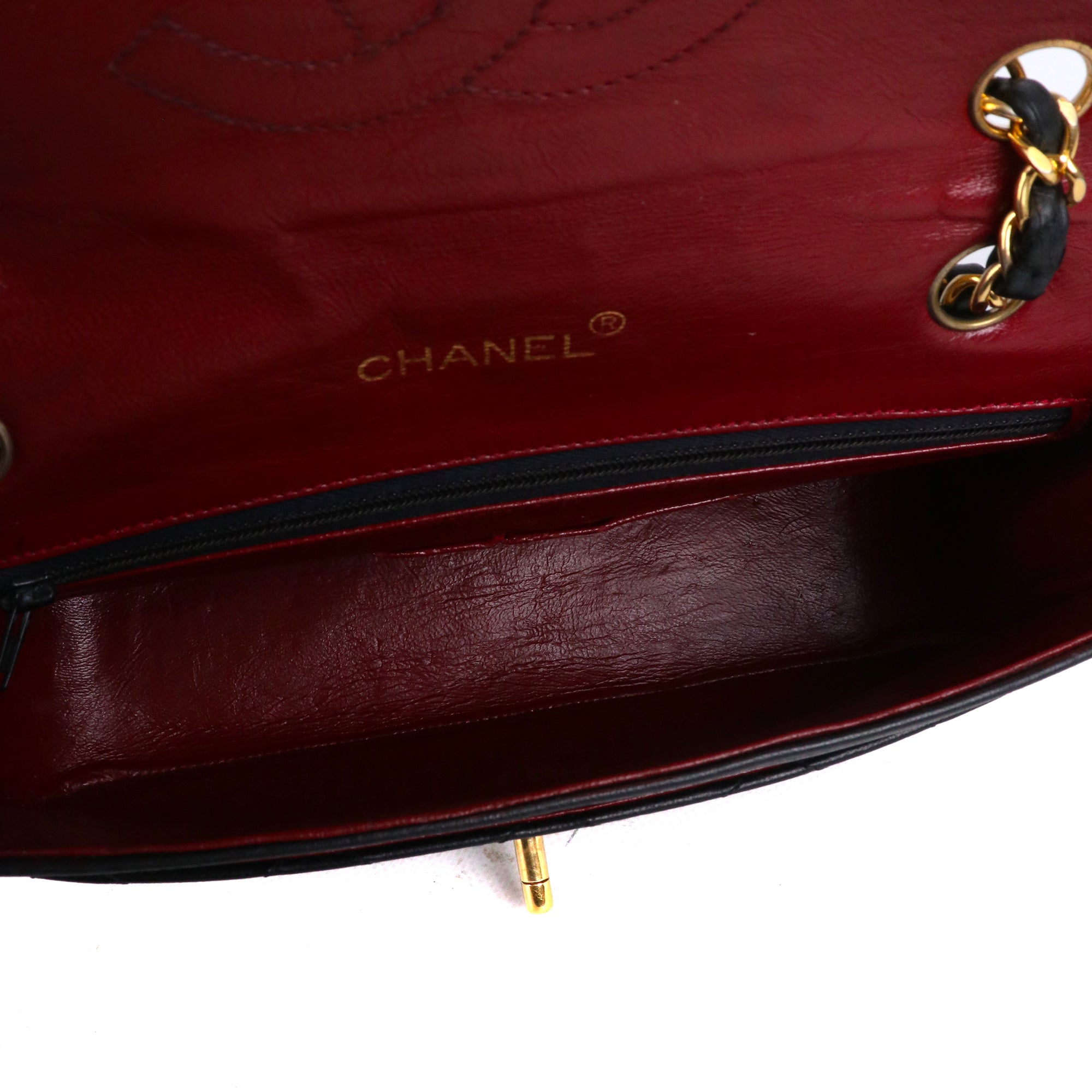 CHANEL - Sac à main Classique/Timeless Round Chanel en cuir lisse noir