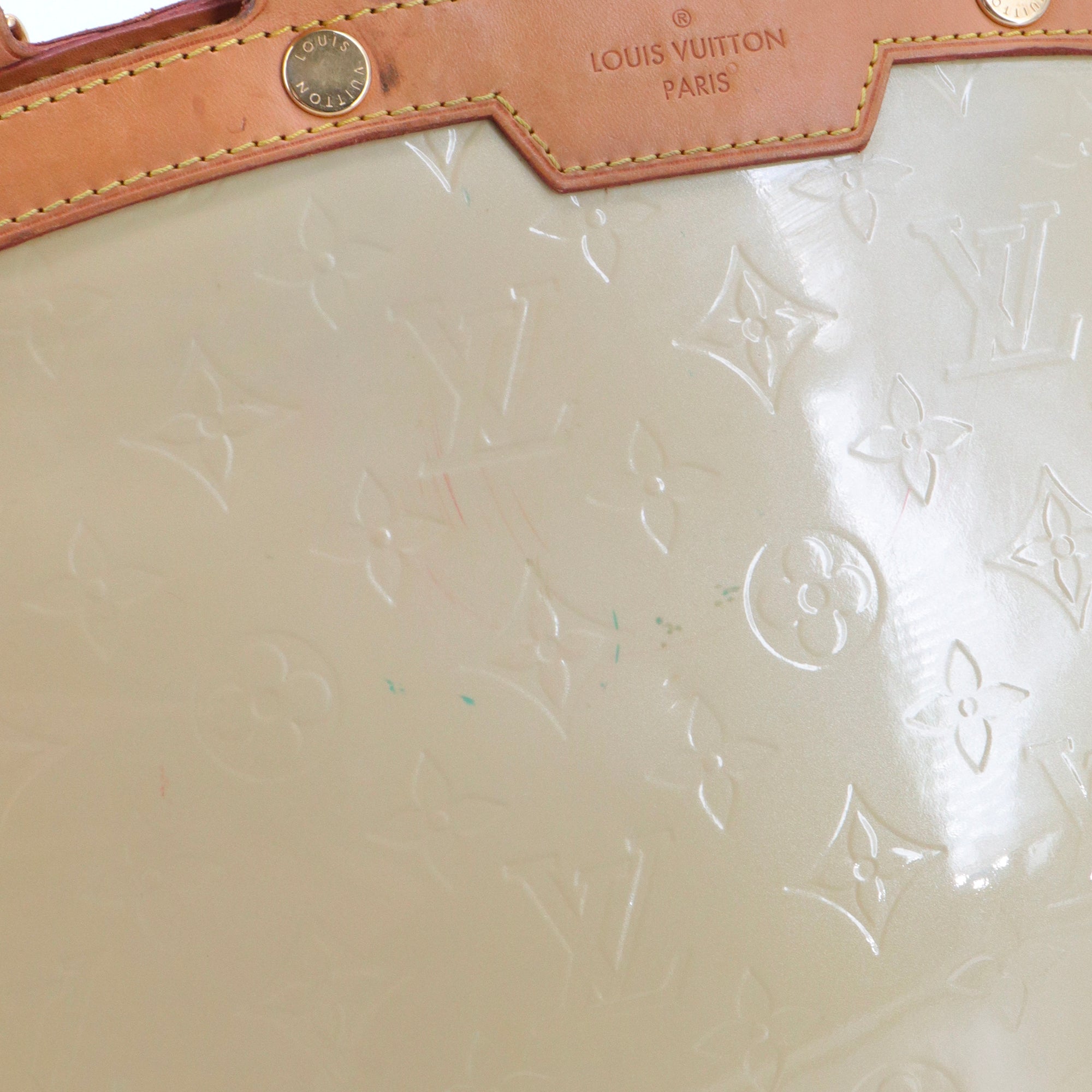LOUIS VUITTON - Sac à main Brea Louis Vuitton en cuir verni jaune