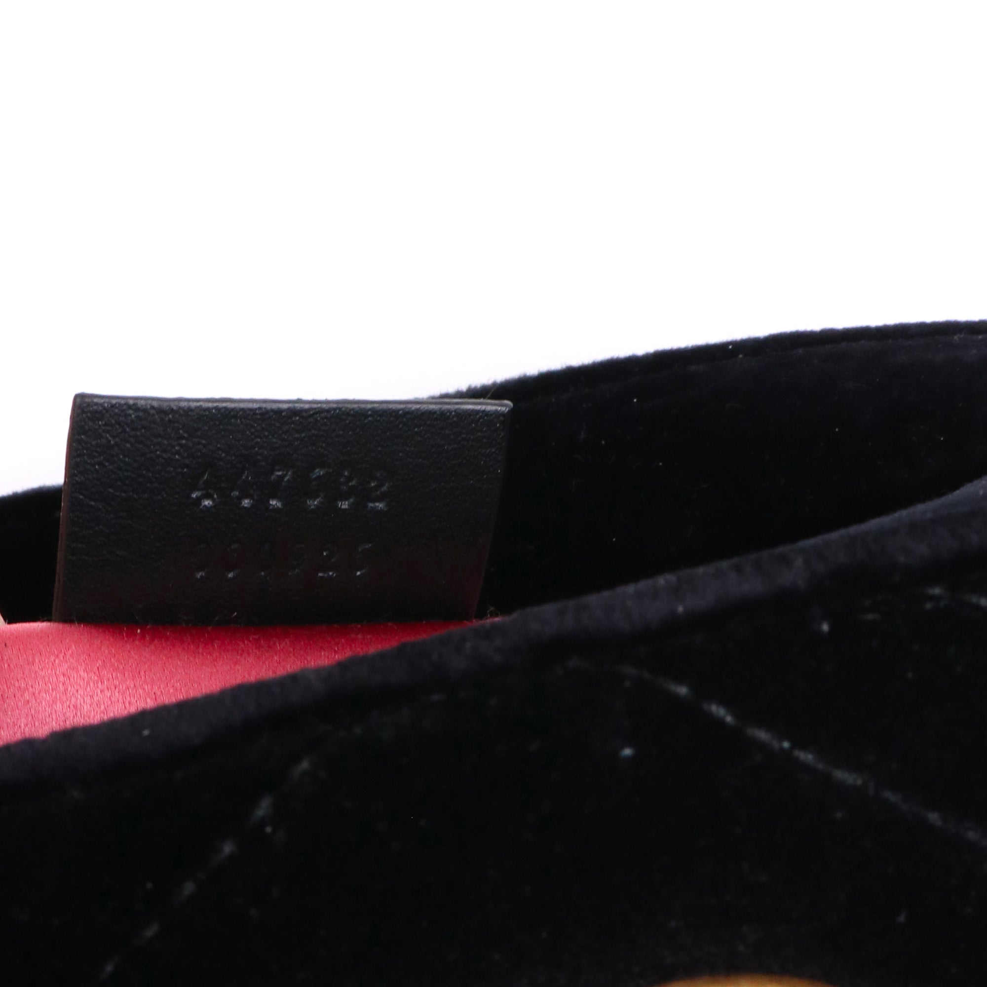 GUCCI - Marmont small size camera shoulder bag quilted in red velvet