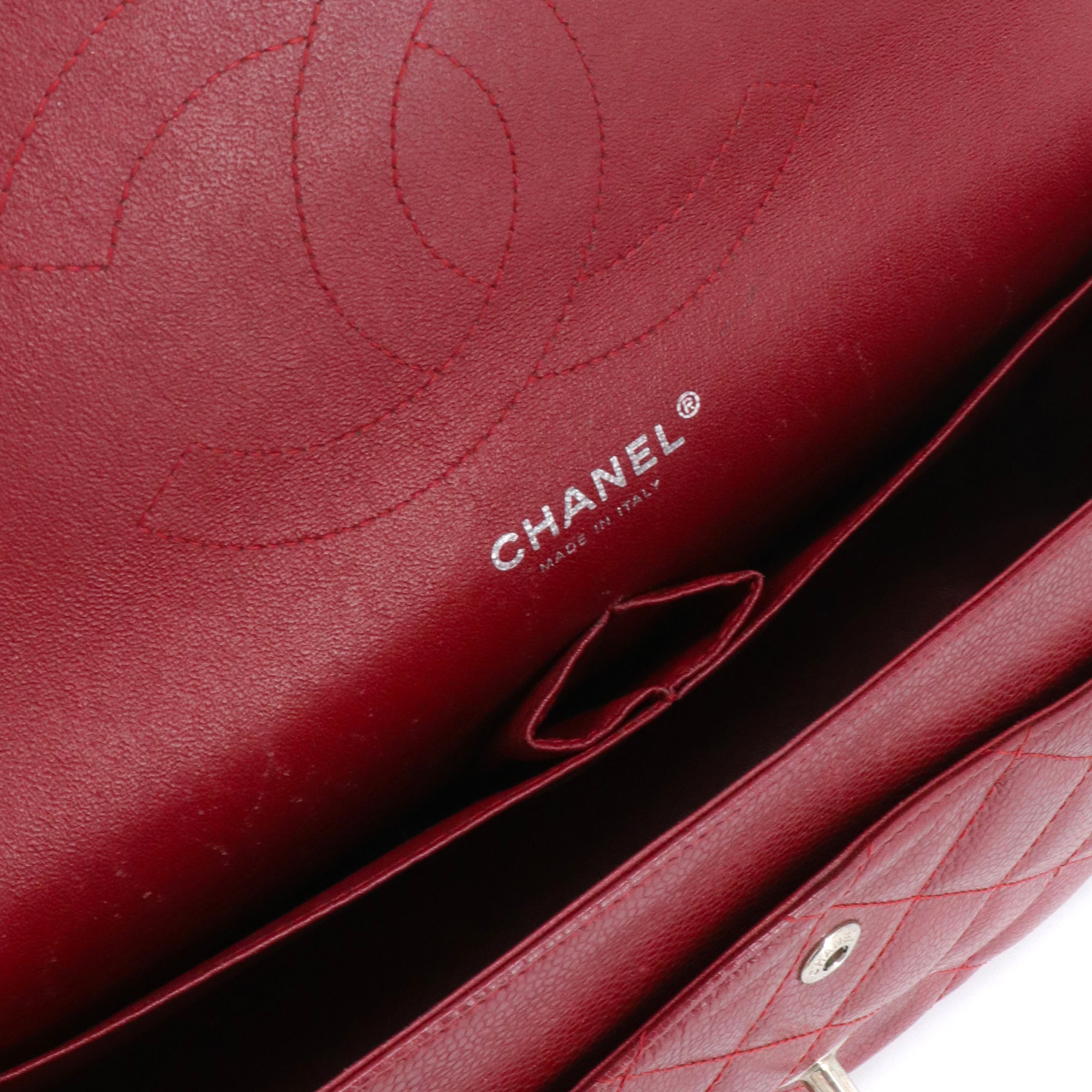 CHANEL - Sac à bandoulière Classique/Timeless Jumbo Chanel en cuir caviar bordeaux