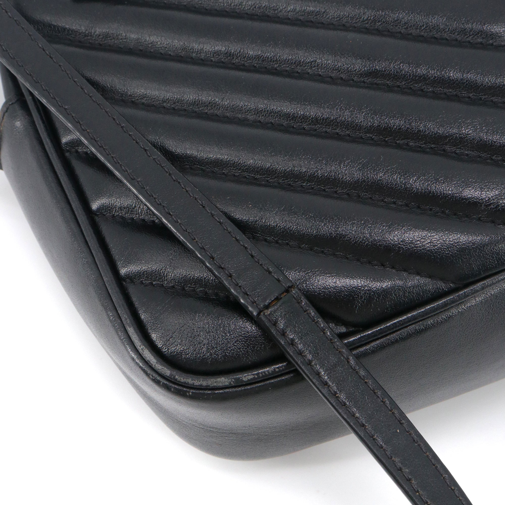 SAINT LAURENT - Sac à bandoulière Lou Saint Laurent en cuir chevron noir