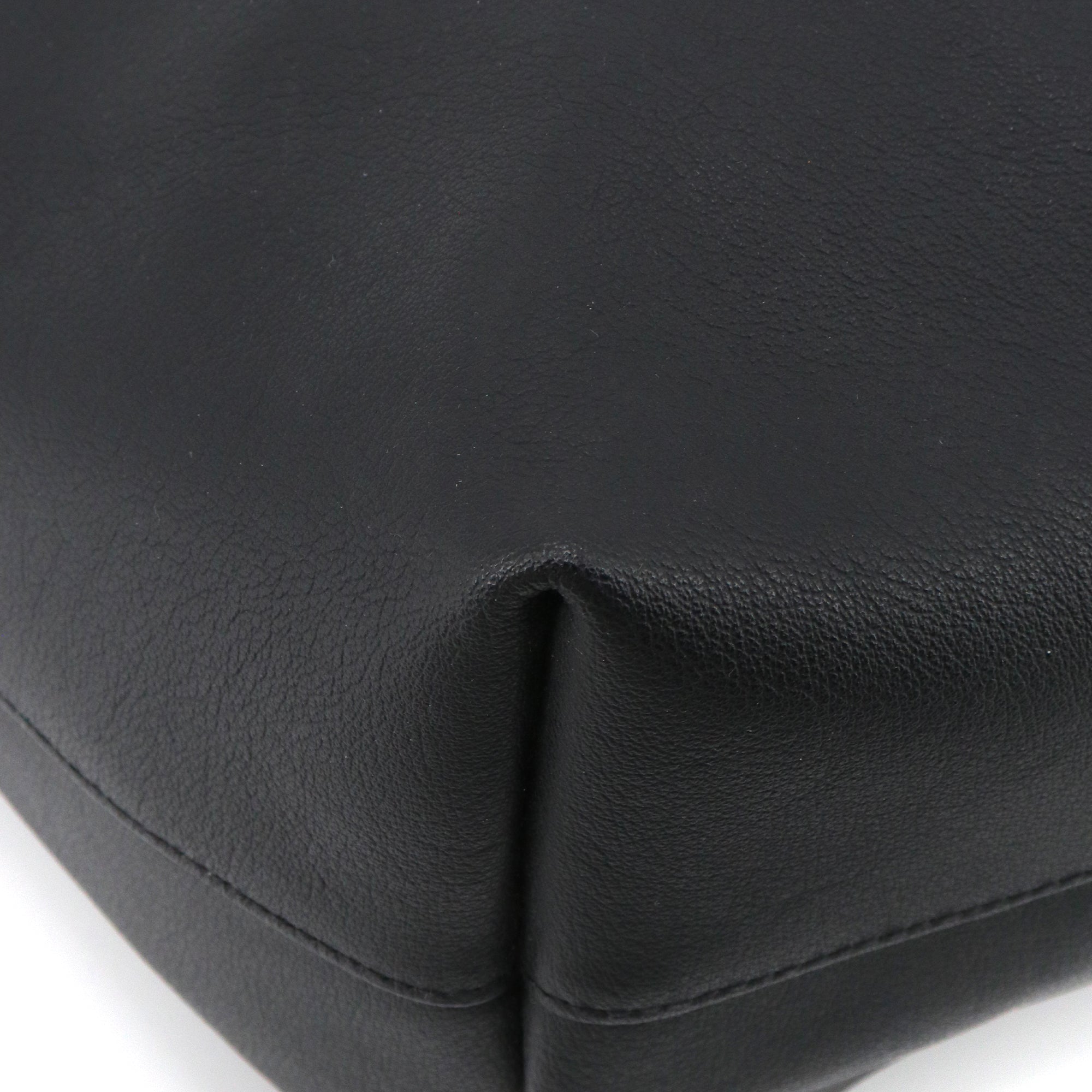 SAINT LAURENT - Sac cabas Shopping E/W Saint Laurent en cuir grainé noir
