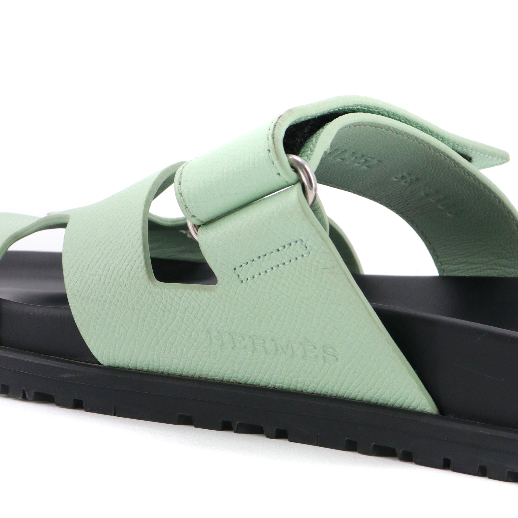 HERMÈS - Sandales Chypre Hermès en cuir epsom mint green (T38)