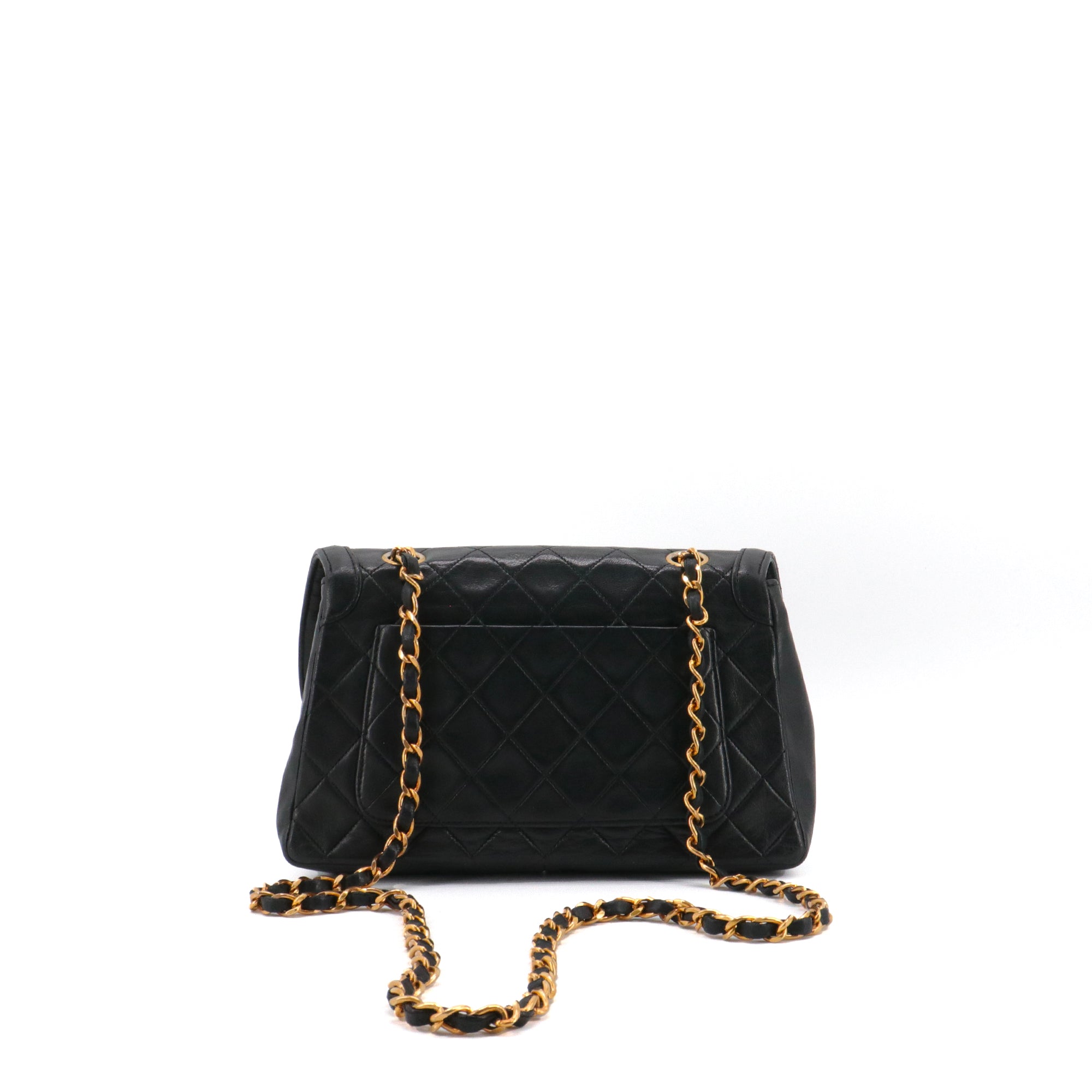 CHANEL - Sac à bandoulière Simple Flap à rabat Chanel en cuir matelassé noir vintage