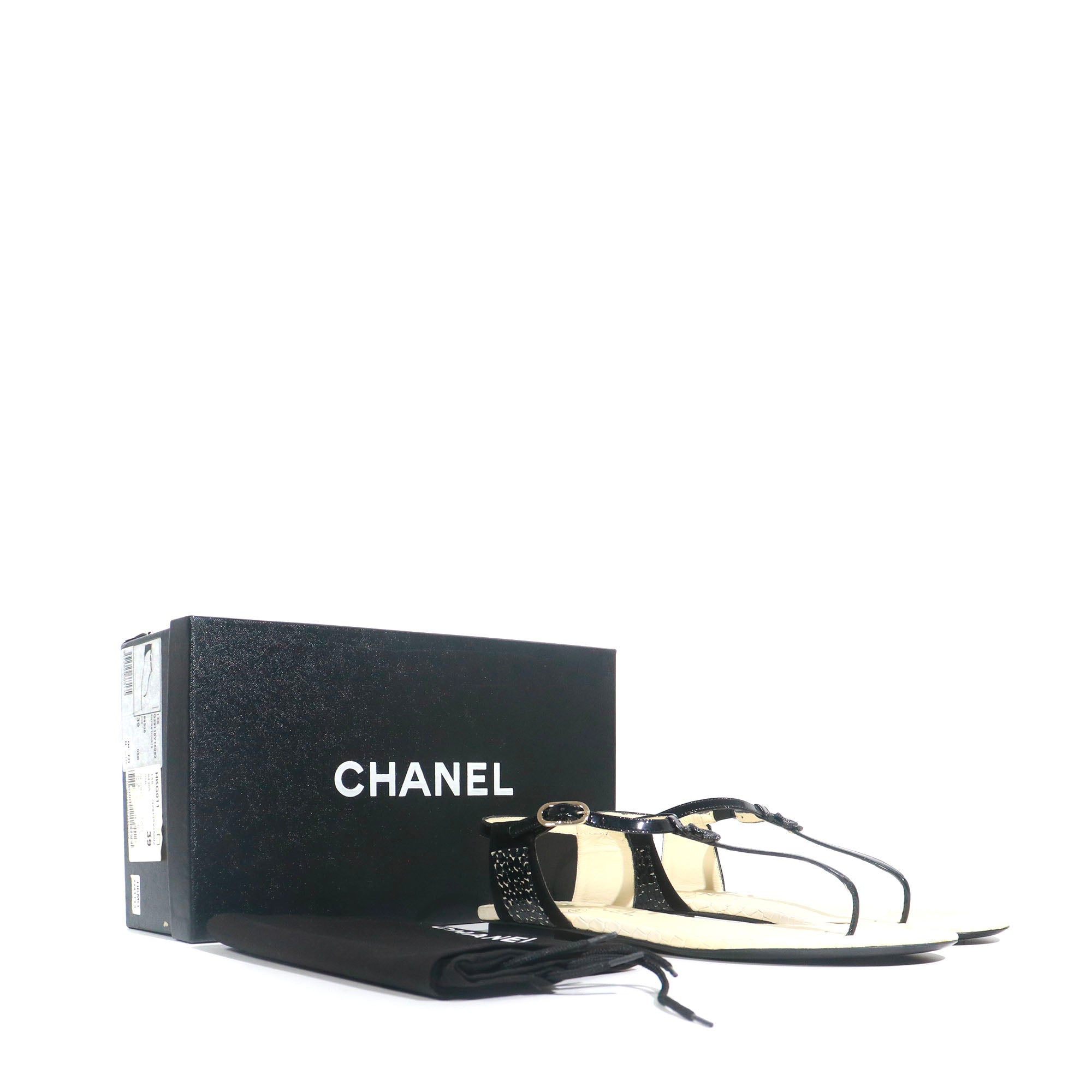 CHANEL - Sandales plates CC en cuir (T39)