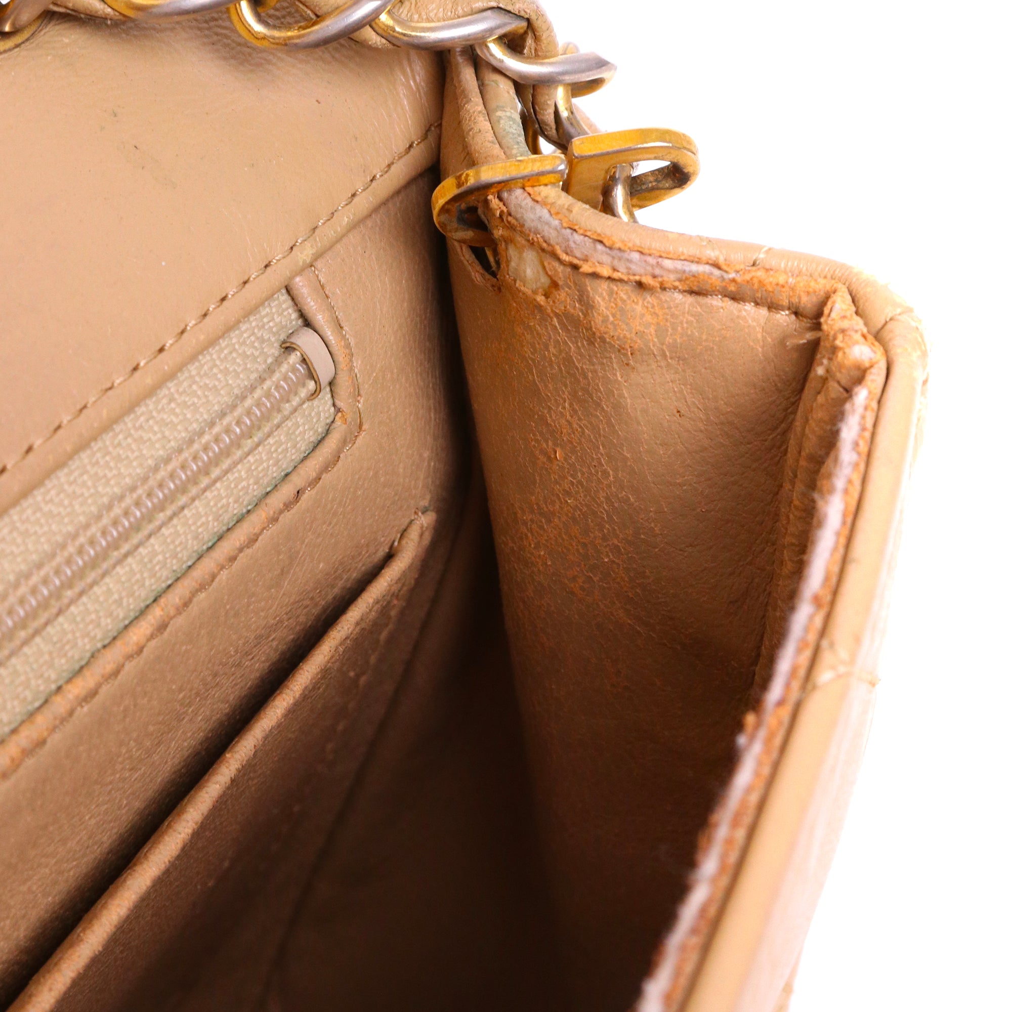 CHANEL - Sac à main Classique/Timeless Full Flap Chanel en cuir lisse beige vintage