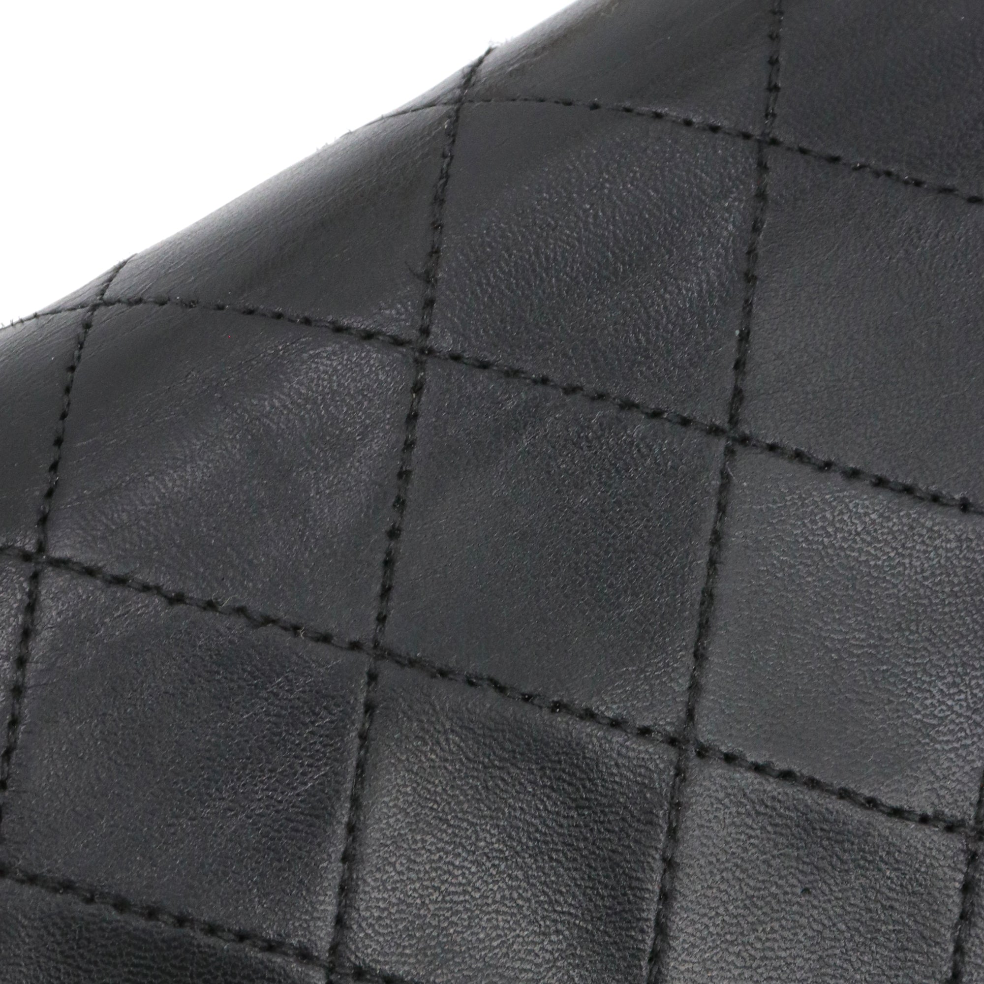 CHANEL - Sac à bandoulière Classique/Timeless small Chanel en cuir lisse noir vintage