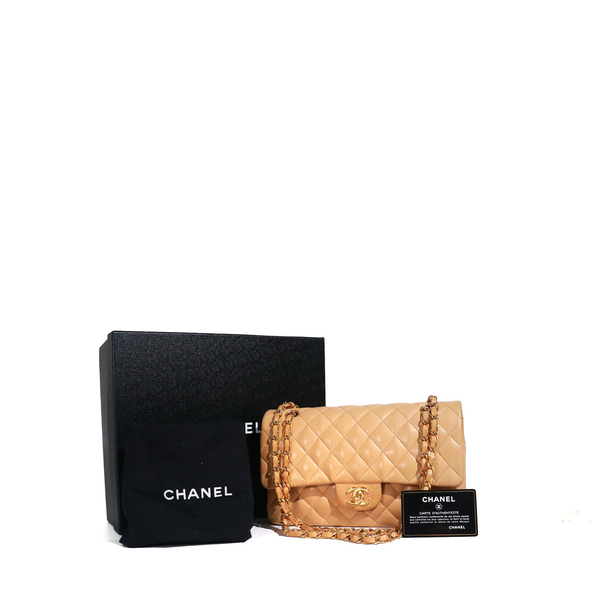 CHANEL - Sac à main Timeless 25 double flap en cuir matelassé beige
