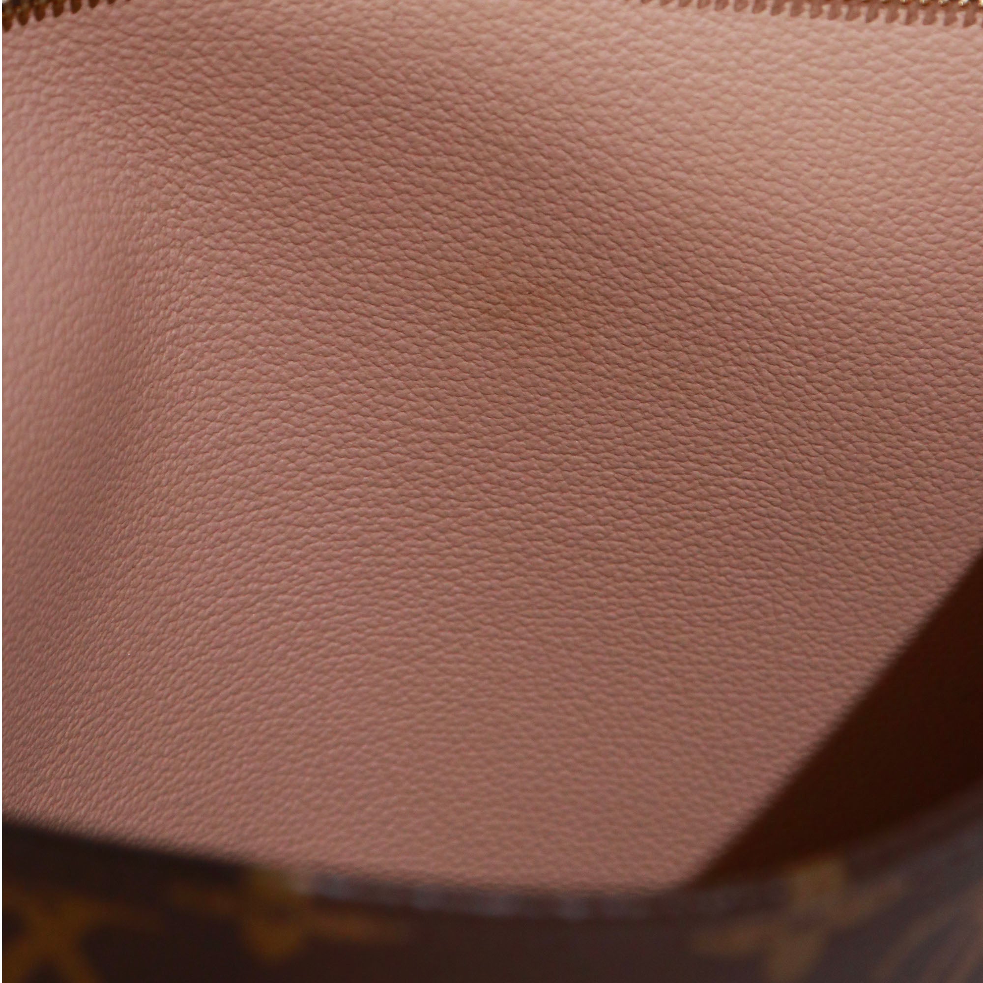 LOUIS VUITTON - Pochette 26 Louis Vuitton en toile enduite monogrammée