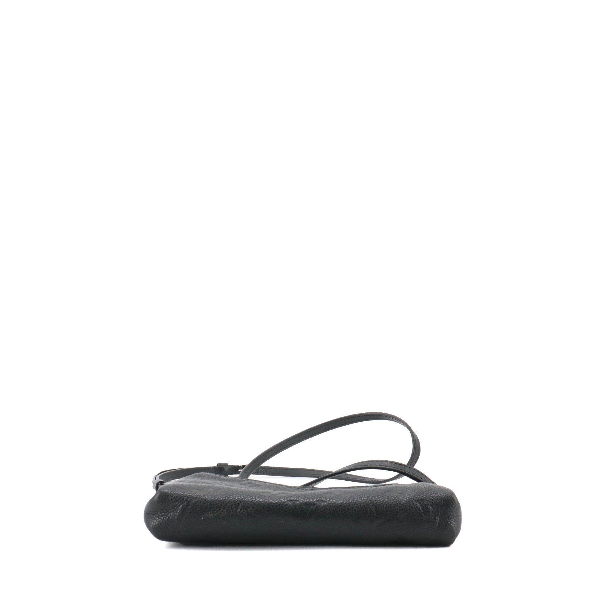 LOUIS VUITTON - Sac à bandoulière Pallas Louis Vuitton en cuir empreinte noir