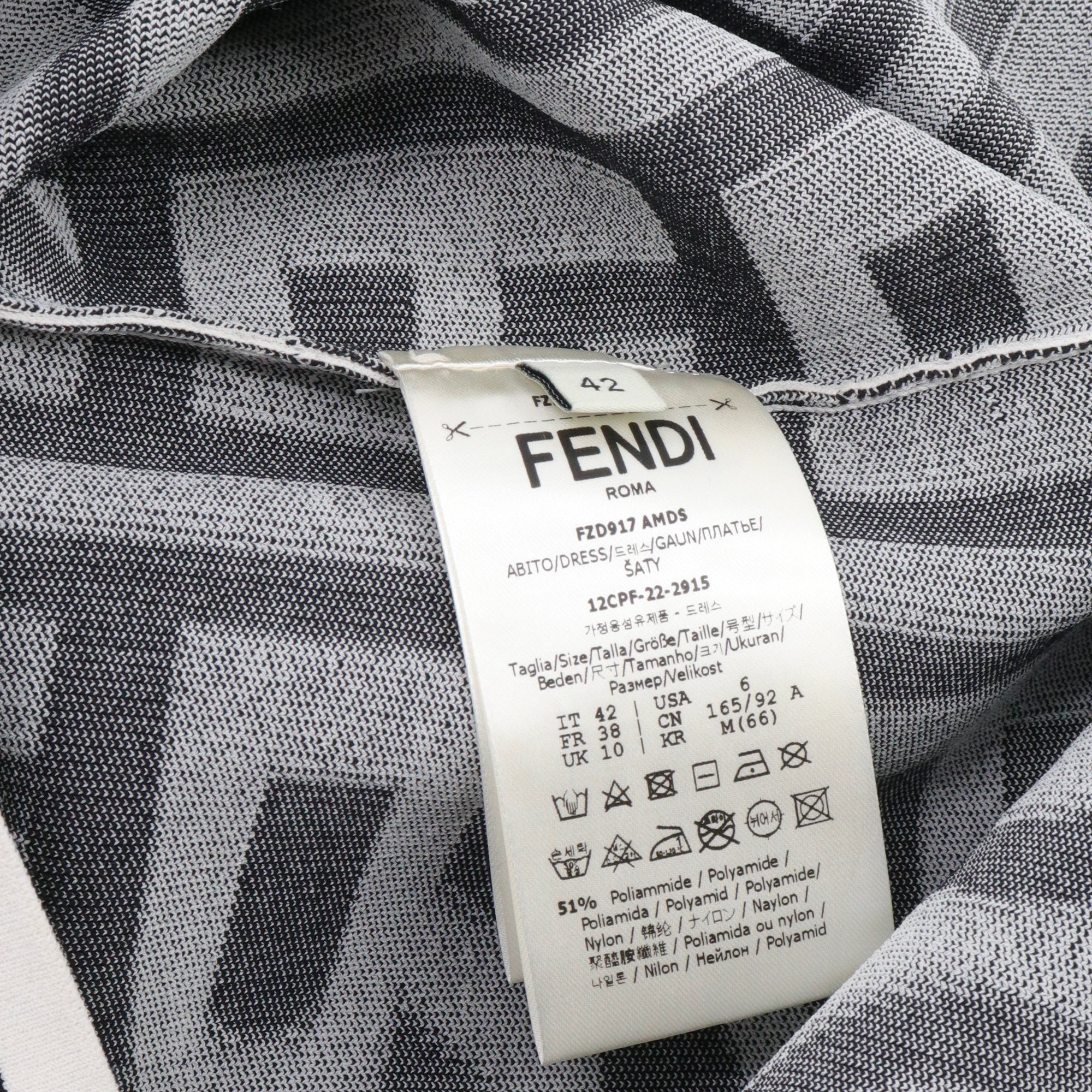 FENDI - Robe à manches courtes Fendi x Marc Jacobs en polyamide noire et blanche (T42)