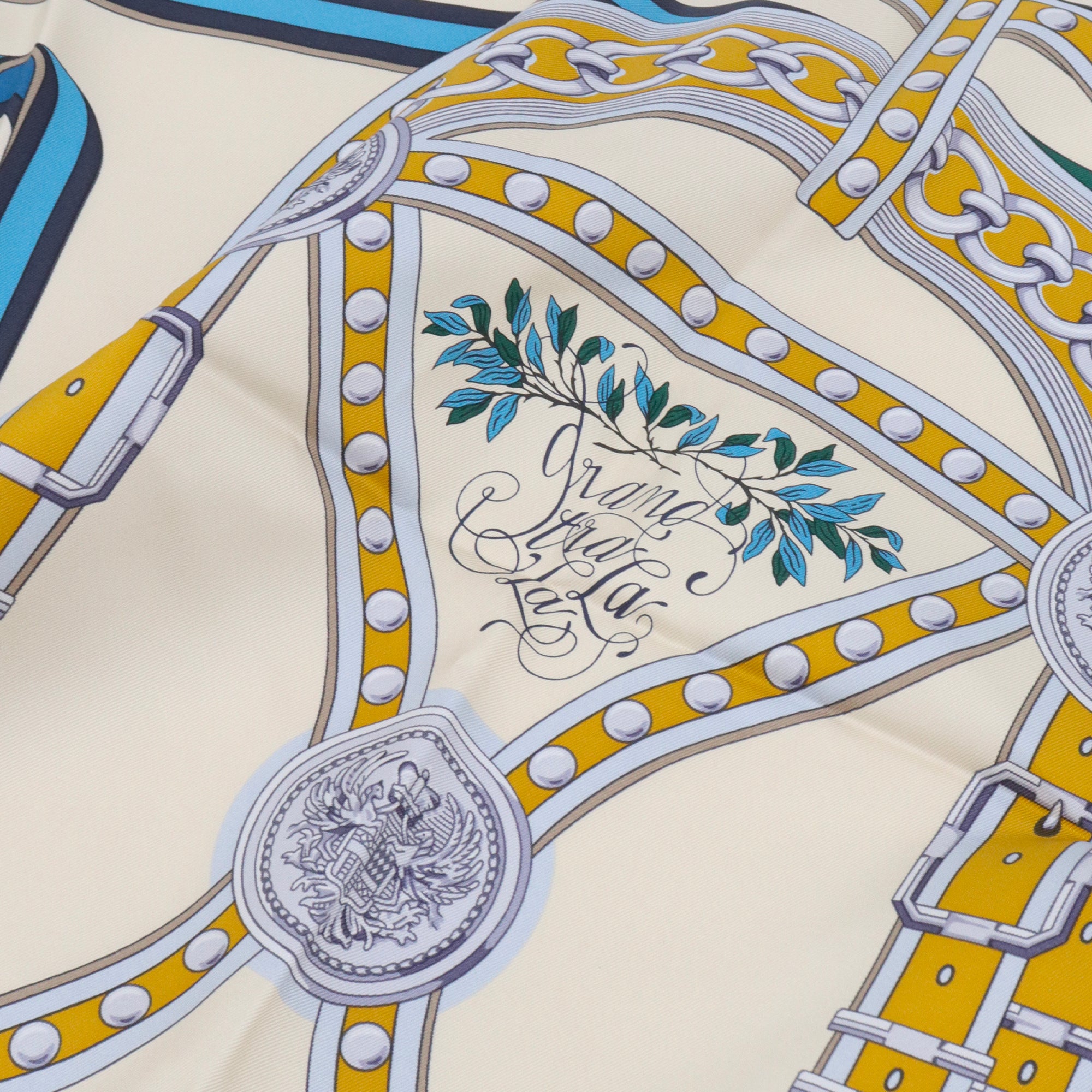 HERMÈS - Carré 90 Grand Tra La La Hermès en soie multicolore