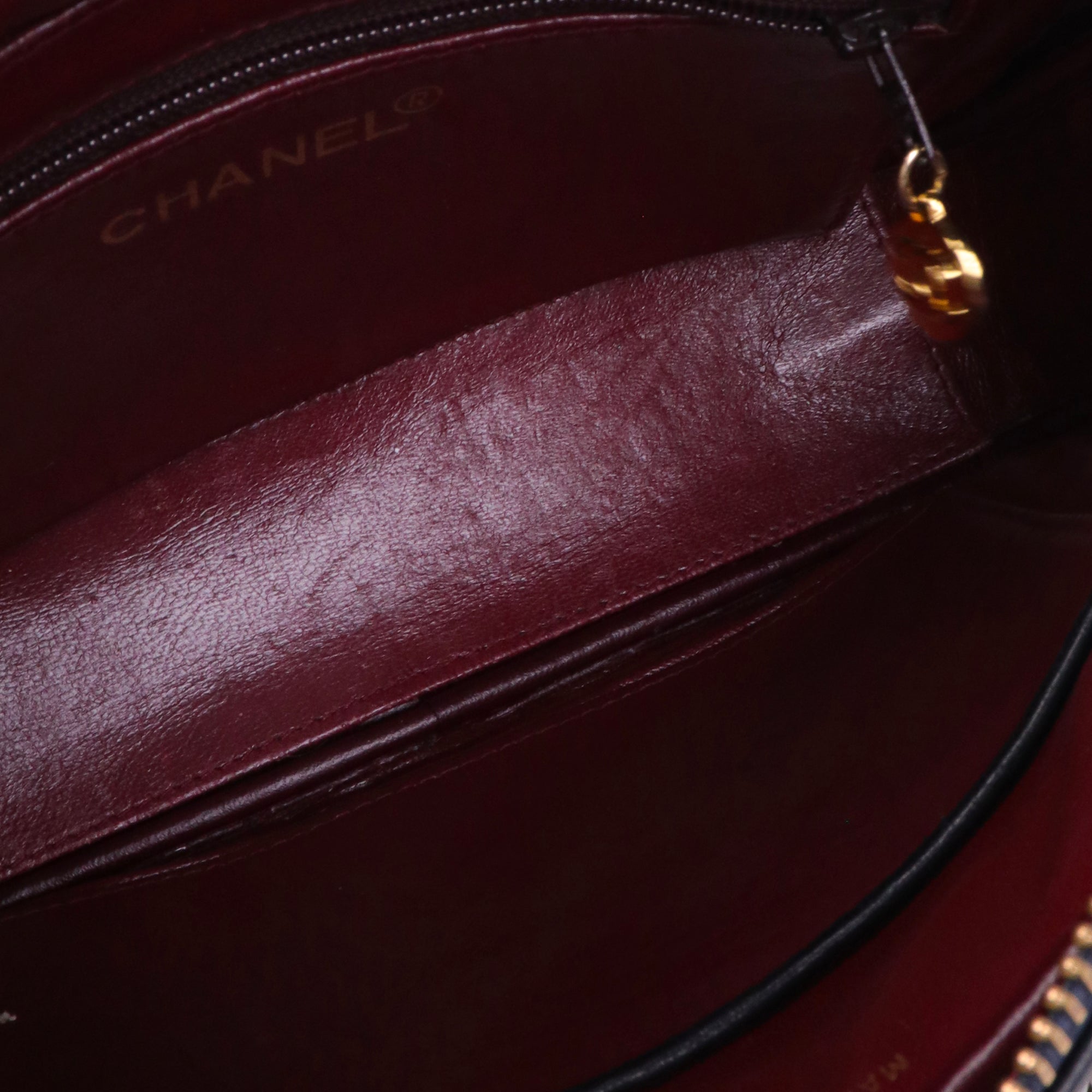 CHANEL - Sac à bandoulière Caméra Chanel vintage en cuir bleu marine