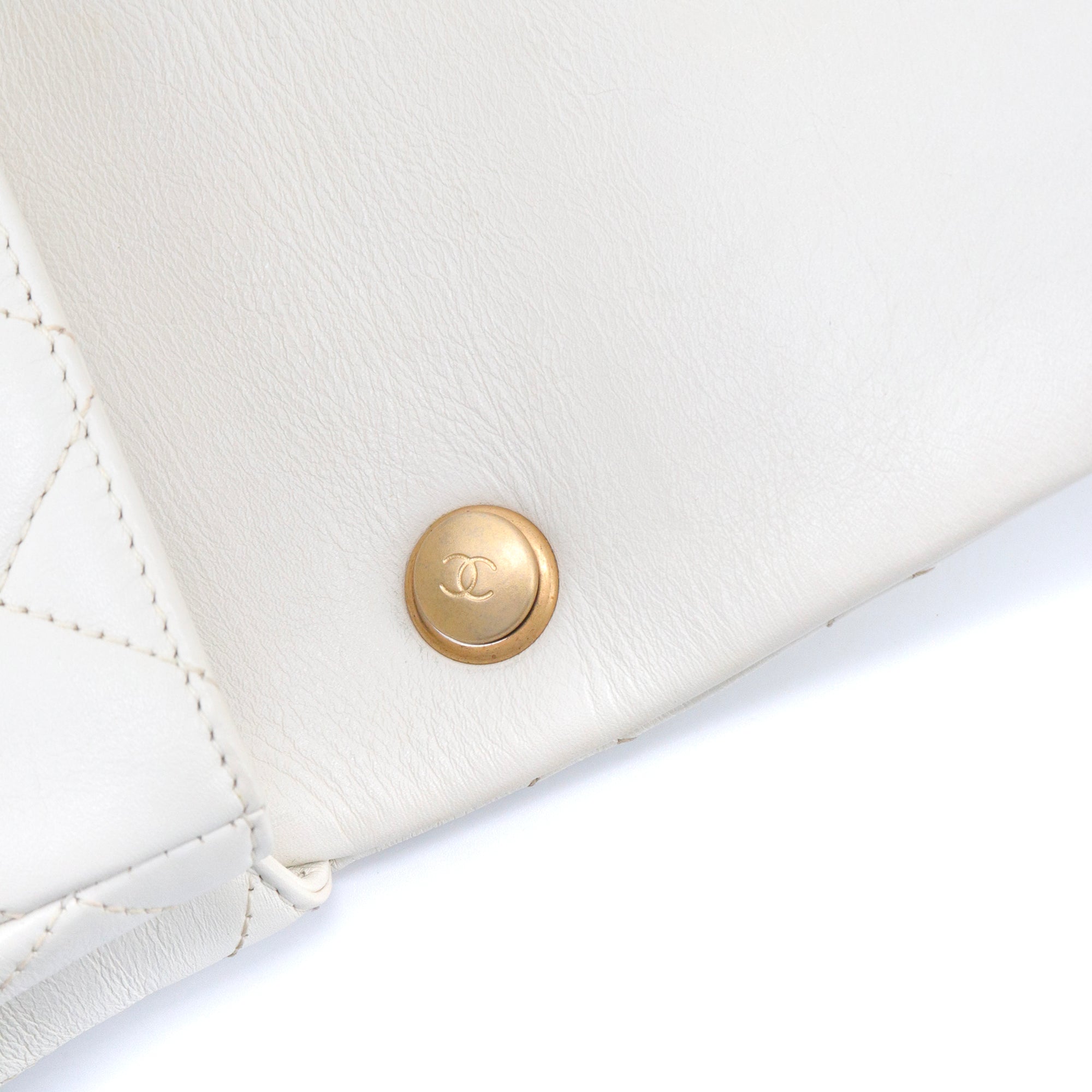 CHANEL - Sac à bandoulière Pearl Side Flap Chanel en cuir glacé blanc édition limitée
