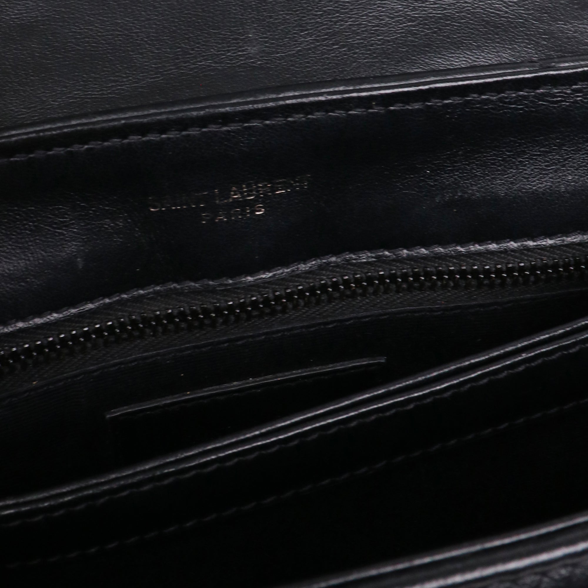 SAINT LAURENT - Saint Laurent Loulou small shoulder bag in black quilted leather
