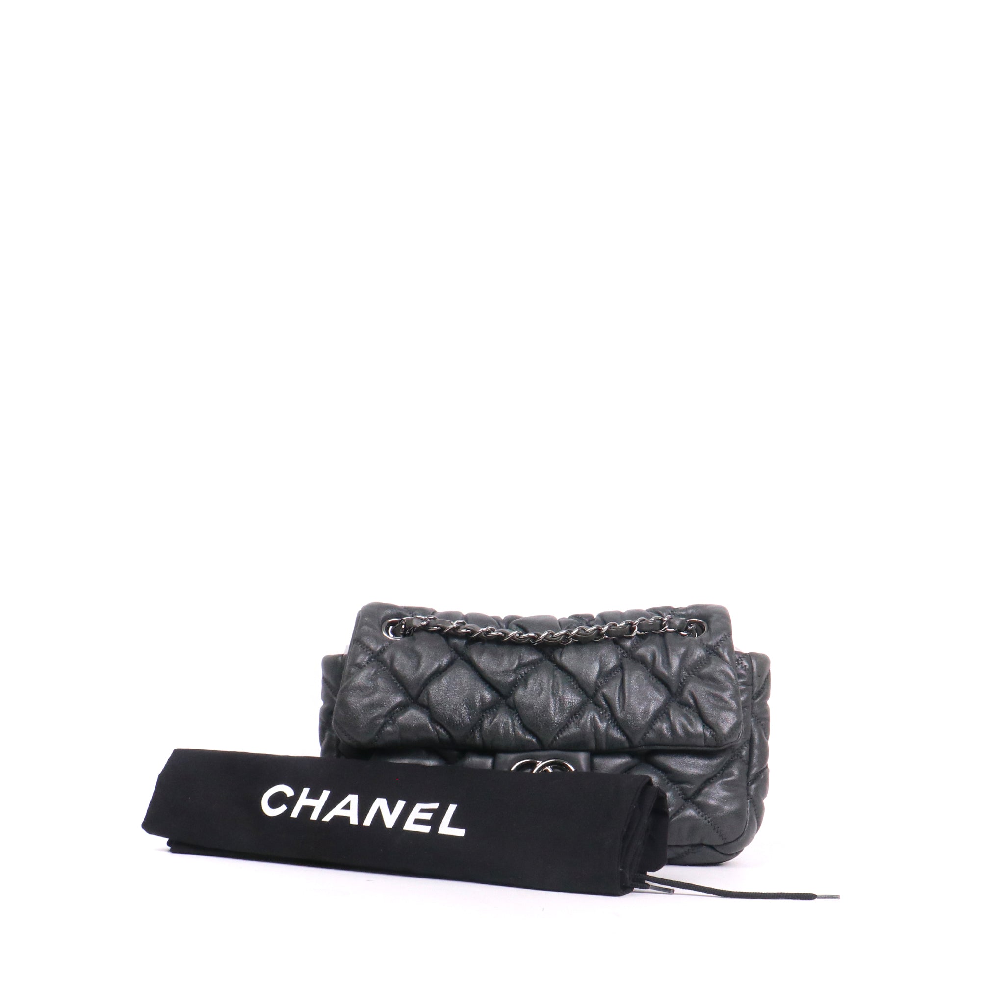 CHANEL - Sac à main Timeless/Classique Chanel simple flap Chanel en cuir froissé bulle gris